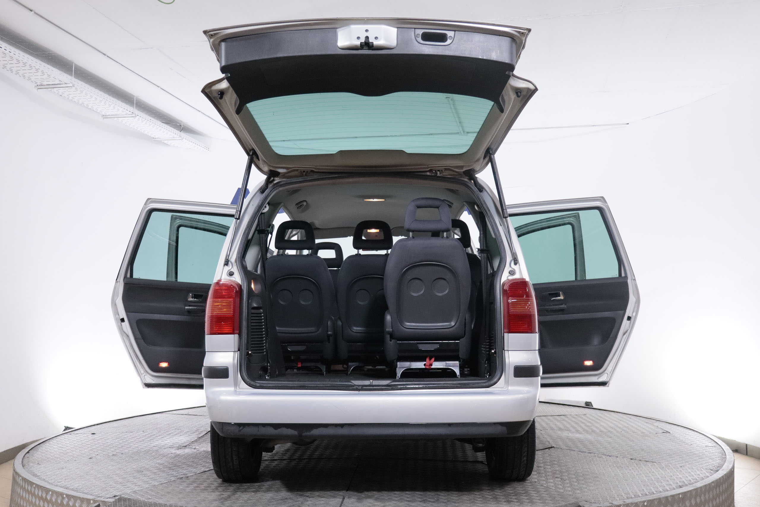 Seat Alhambra 1.9 TDI 115CV 6 PLAZAS 5P foto 10