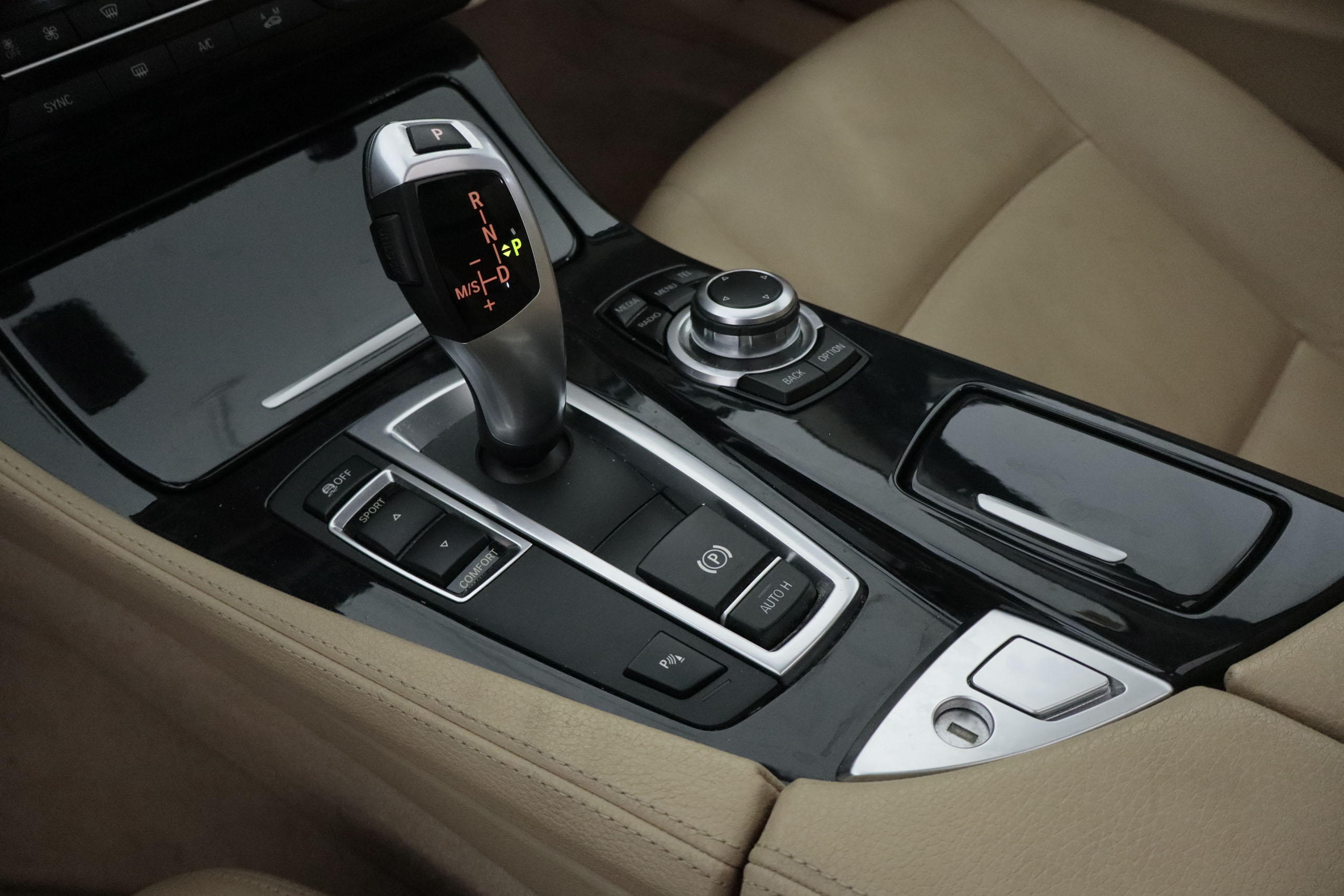 BMW 520 SERIE 5 520 D TOURING AUTO 190CV 5P # TECHO ELEC PANORAMICO,CUERO,NAVY foto 25