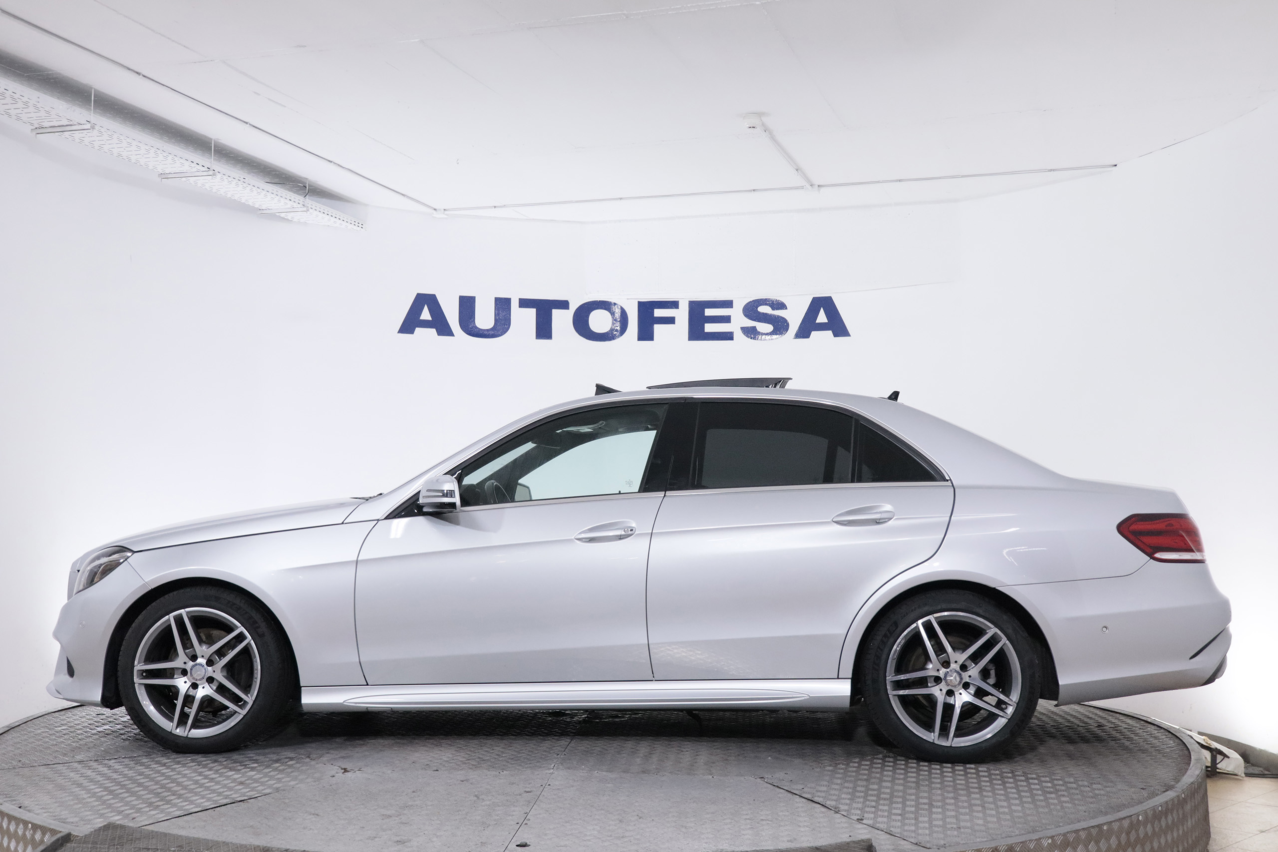 Mercedes-benz E 250 CLASE E250 CDI AUTO AMG LINE 4MATIC 204CV 4P # CUERO, TECHO ELEC PANORAMICO, PARKTRONIC foto 5