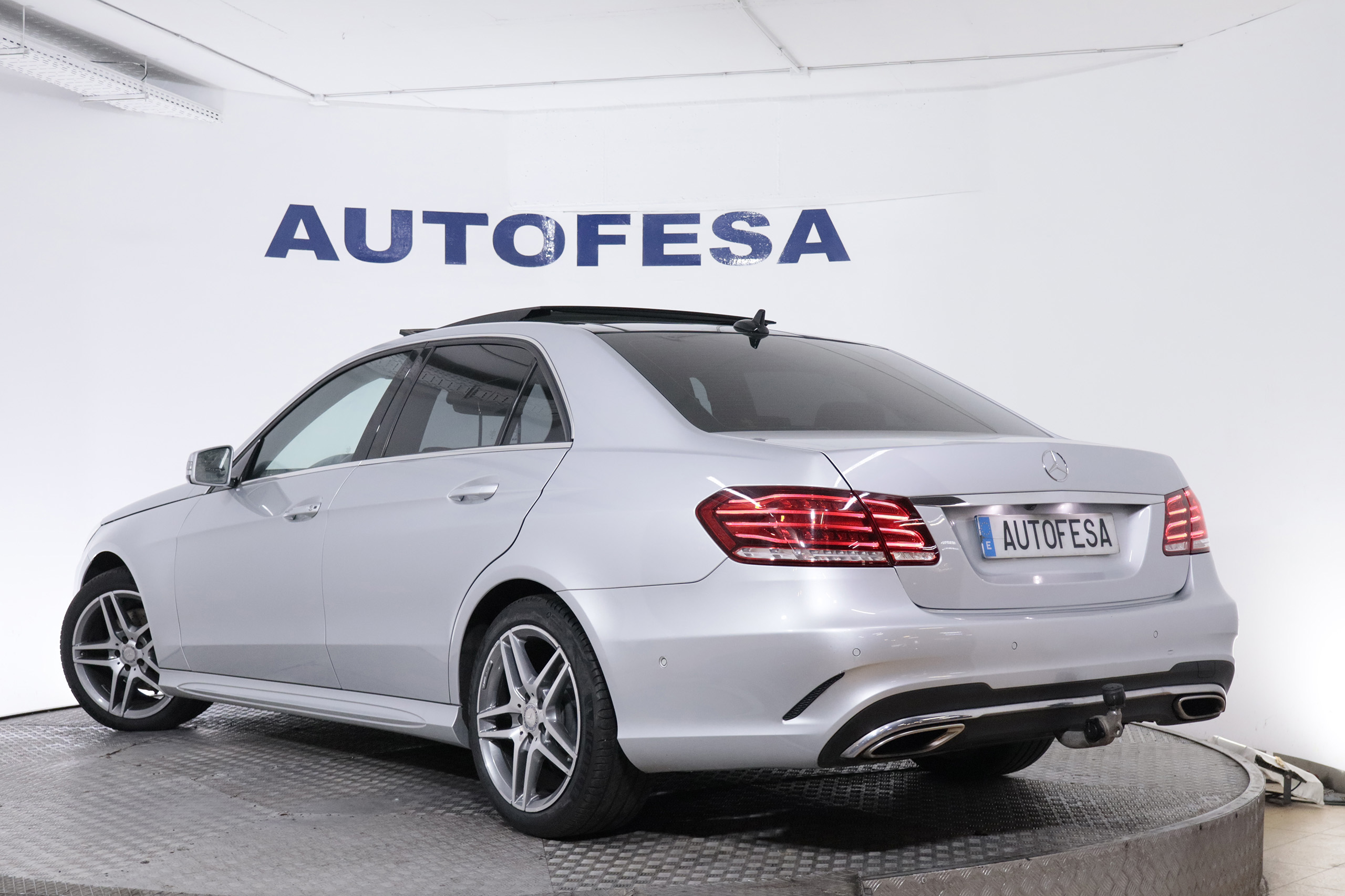 Mercedes-benz E 250 CLASE E250 CDI AUTO AMG LINE 4MATIC 204CV 4P # CUERO, TECHO ELEC PANORAMICO, PARKTRONIC foto 6