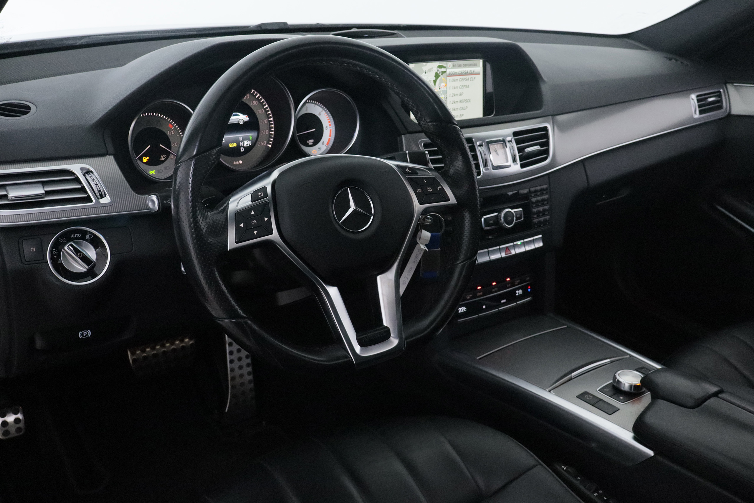 Mercedes-benz E 250 CLASE E250 CDI AUTO AMG LINE 4MATIC 204CV 4P # CUERO, TECHO ELEC PANORAMICO, PARKTRONIC foto 15