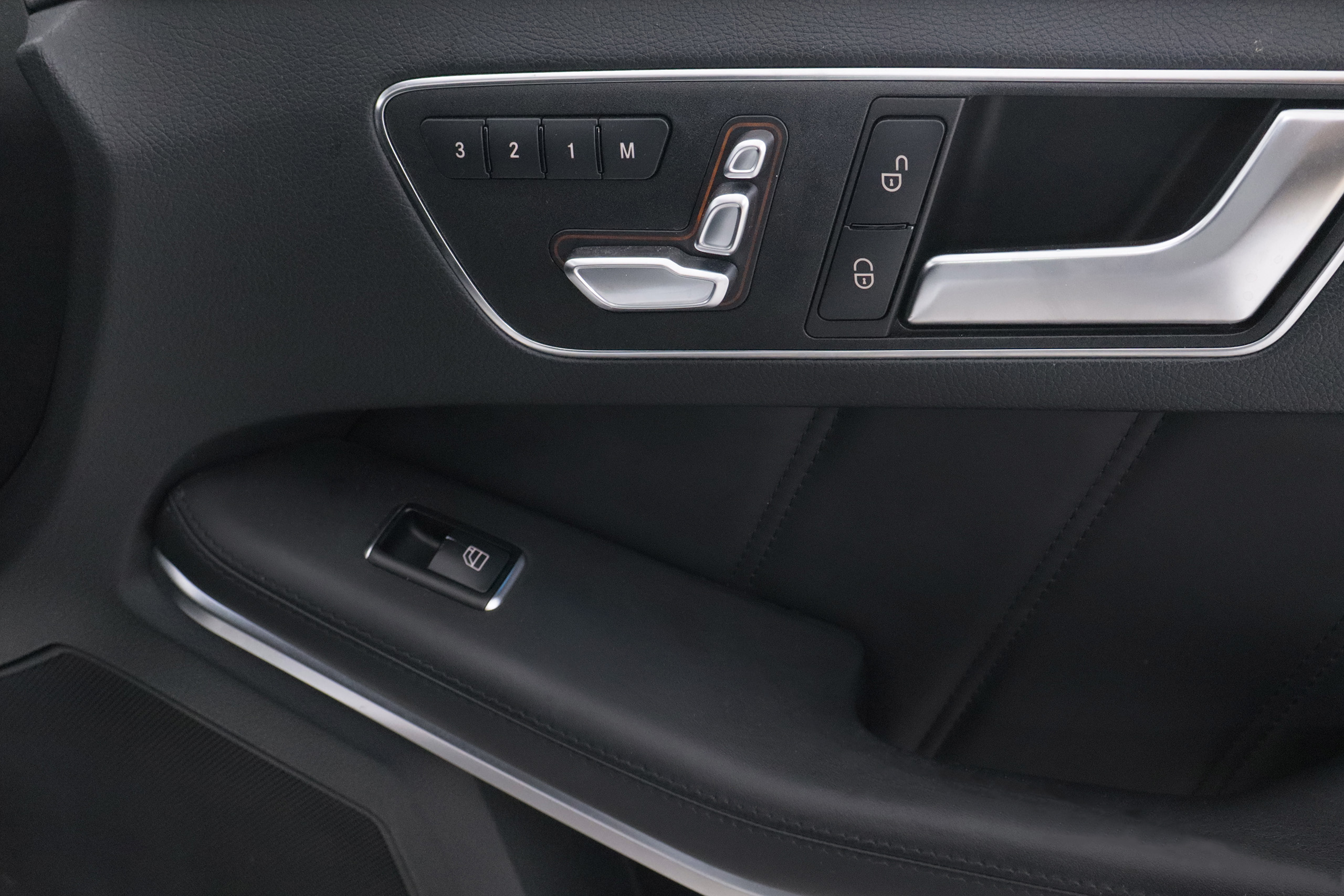 Mercedes-benz E 250 CLASE E250 CDI AUTO AMG LINE 4MATIC 204CV 4P # CUERO, TECHO ELEC PANORAMICO, PARKTRONIC foto 29