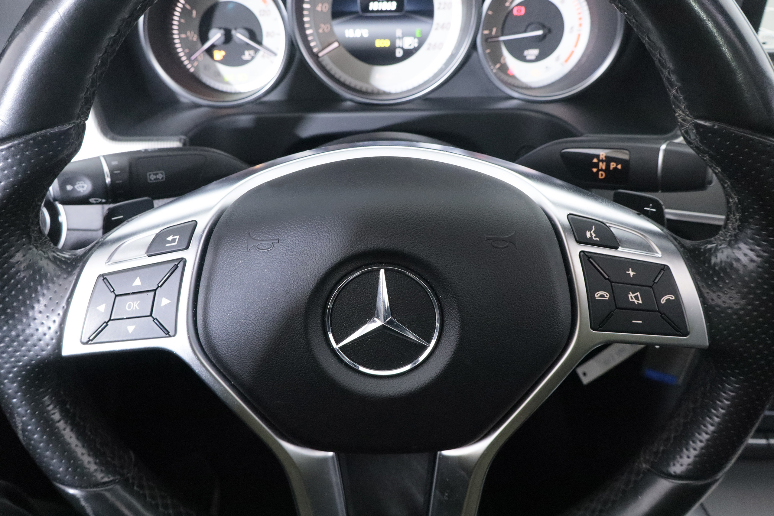 Mercedes-benz E 250 CLASE E250 CDI AUTO AMG LINE 4MATIC 204CV 4P # CUERO, TECHO ELEC PANORAMICO, PARKTRONIC foto 18