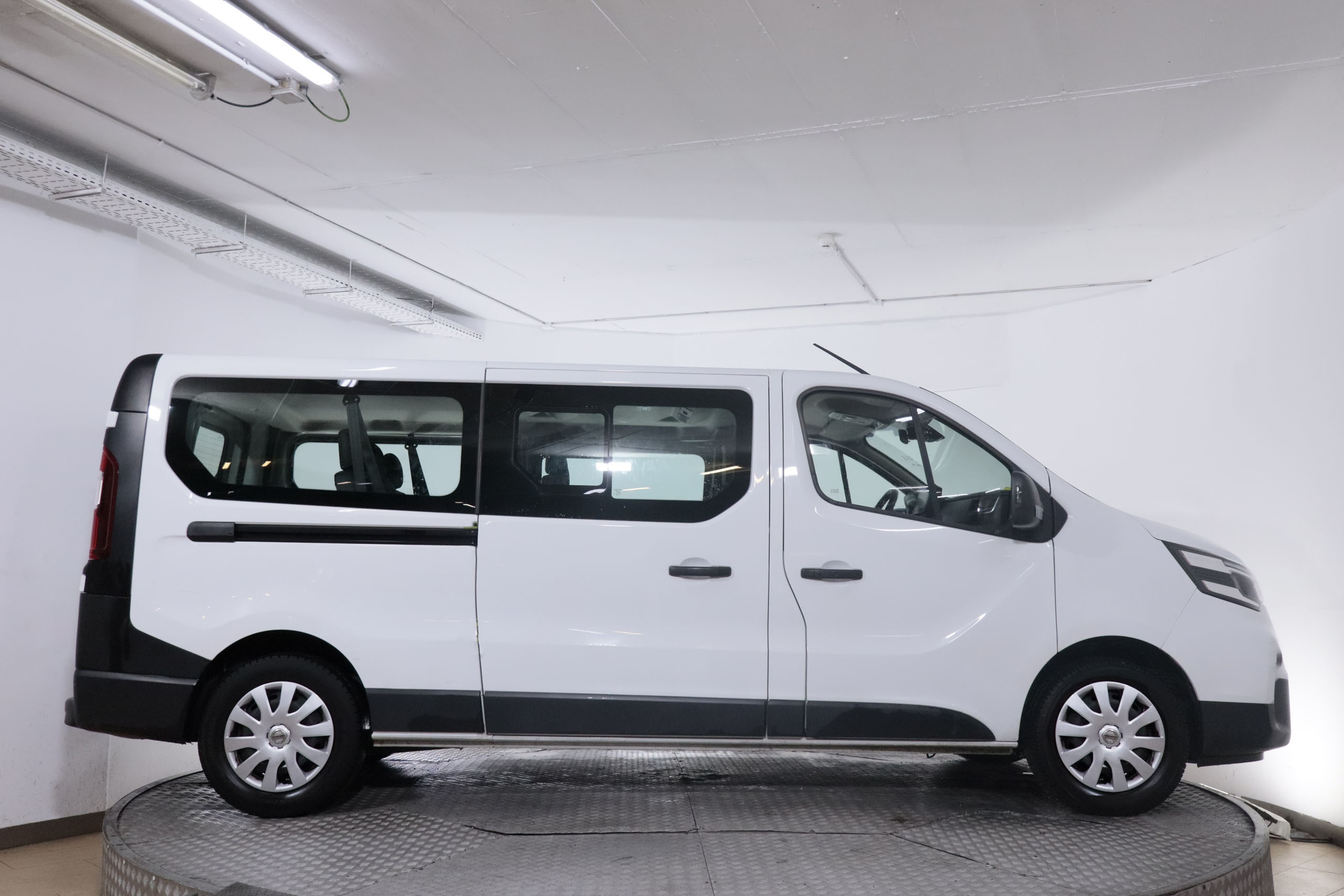 Nissan NV300 2.0 DCI COMBI L2H1 N-CONNECTA 150CV 9 PLAZAS 5P # IVA DEDUCIBLE,CAMARA TRASERA,PARKTRONIC foto 6