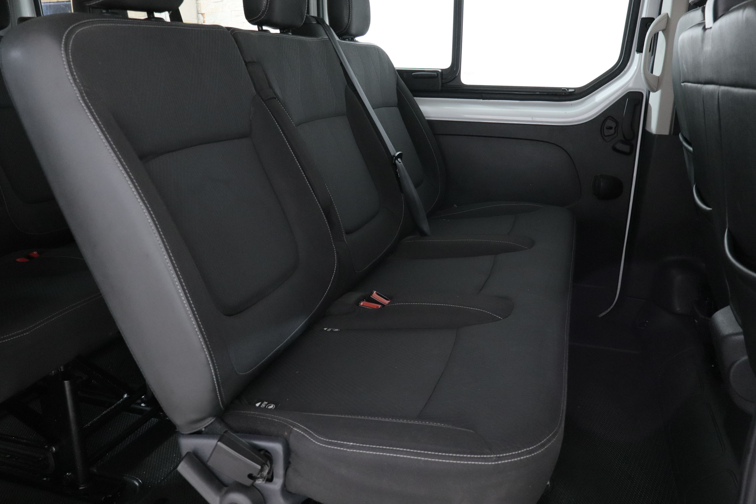 Nissan NV300 2.0 DCI COMBI L2H1 N-CONNECTA 150CV 9 PLAZAS 5P # IVA DEDUCIBLE,CAMARA TRASERA,PARKTRONIC foto 21