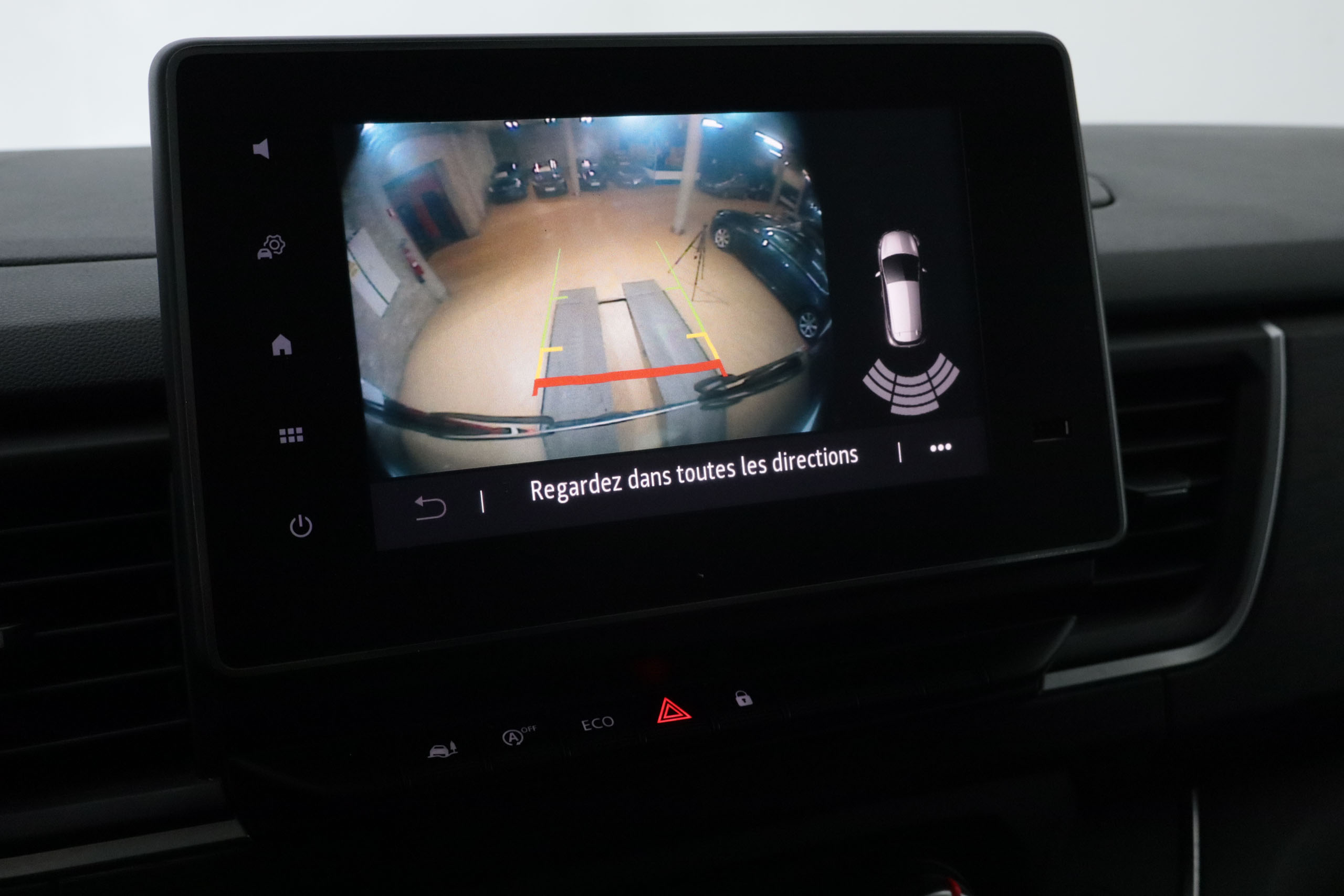 Nissan NV300 2.0 DCI COMBI L2H1 N-CONNECTA 150CV 9 PLAZAS 5P # IVA DEDUCIBLE,CAMARA TRASERA,PARKTRONIC foto 17