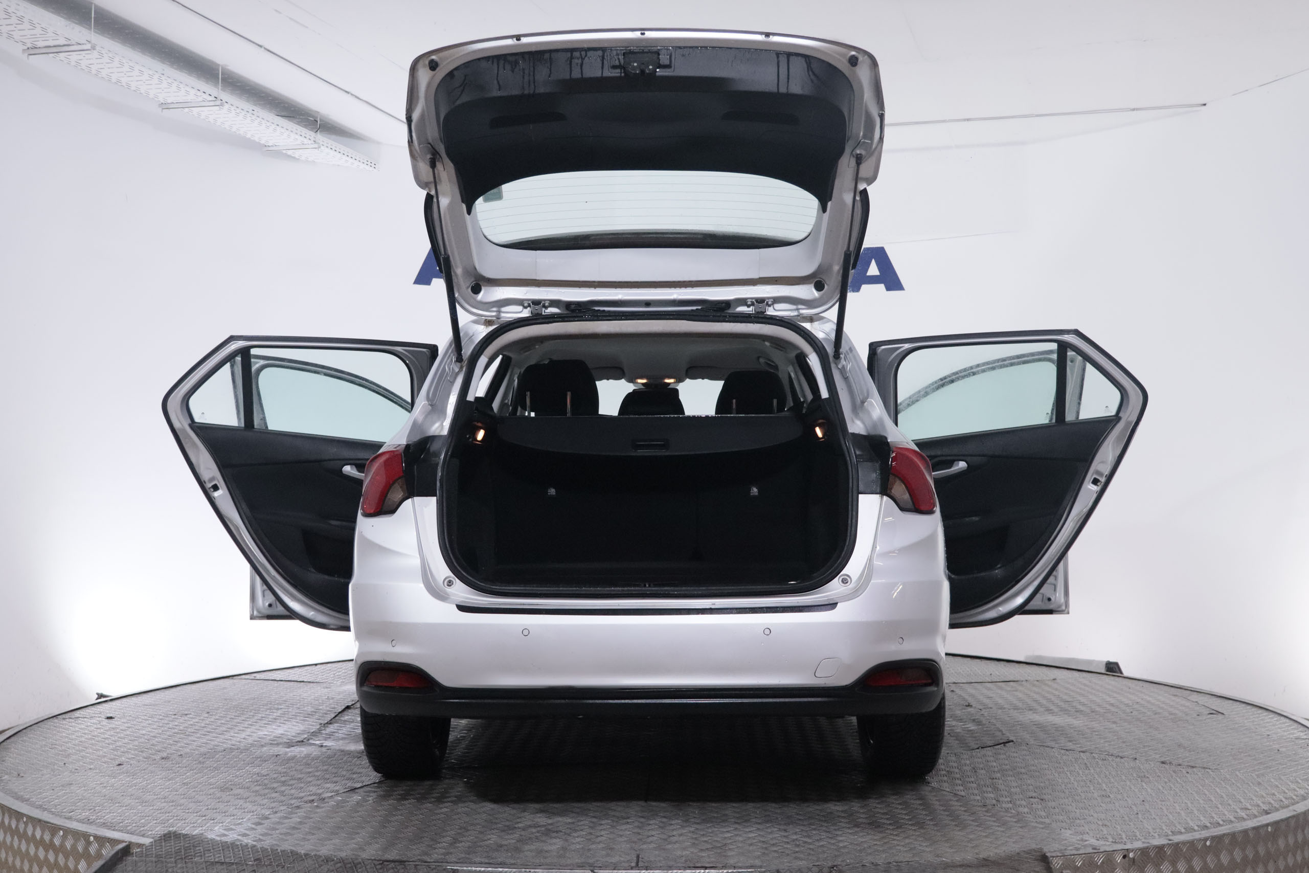 Fiat Tipo SW 1.3 MJET EASY 95CV 5P # NAVY, PARKTRONIC foto 11