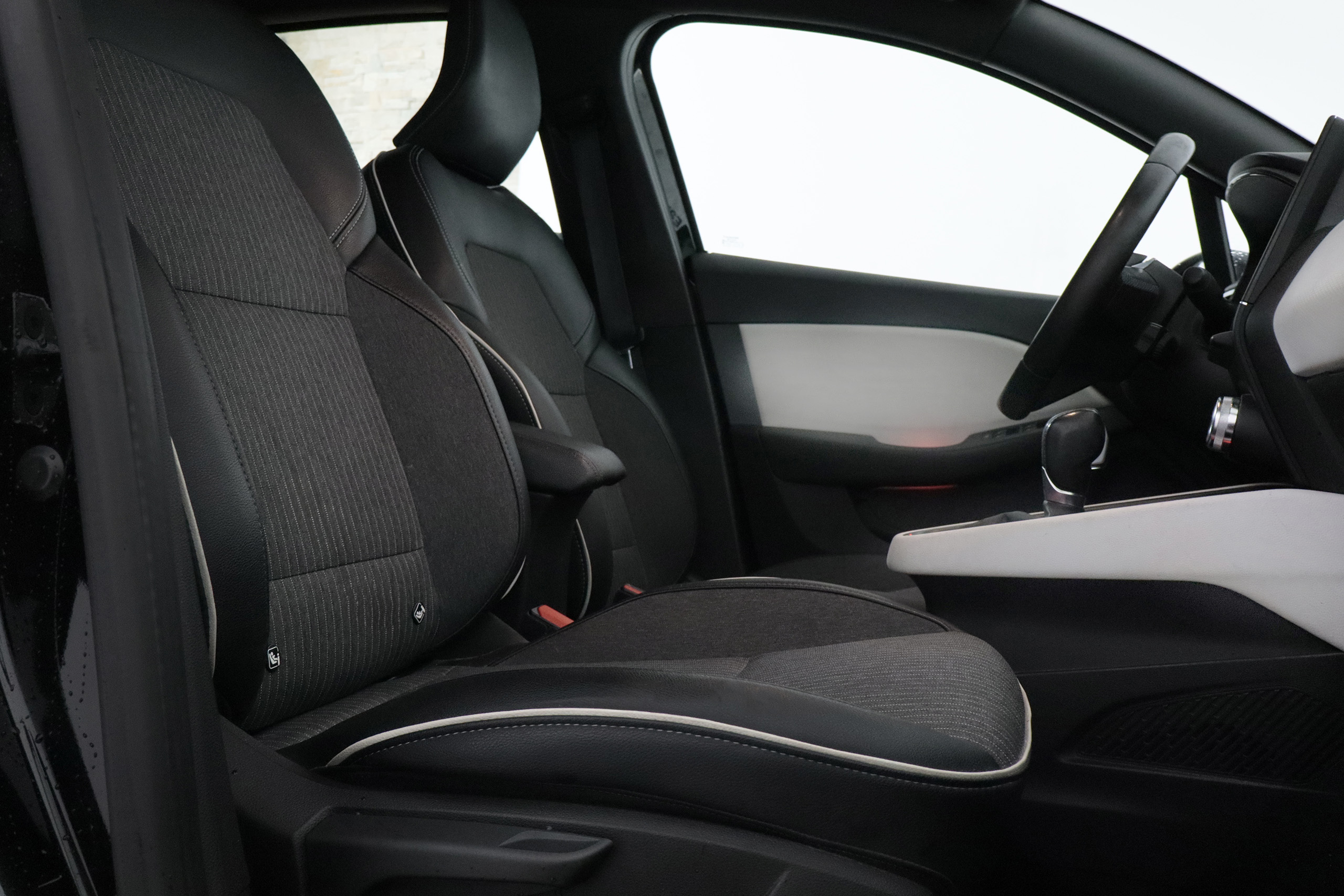 Renault Clio 1.6 E TECH AUTO INTENS 140CV 5P # NAVY, PARKTRONIC foto 23