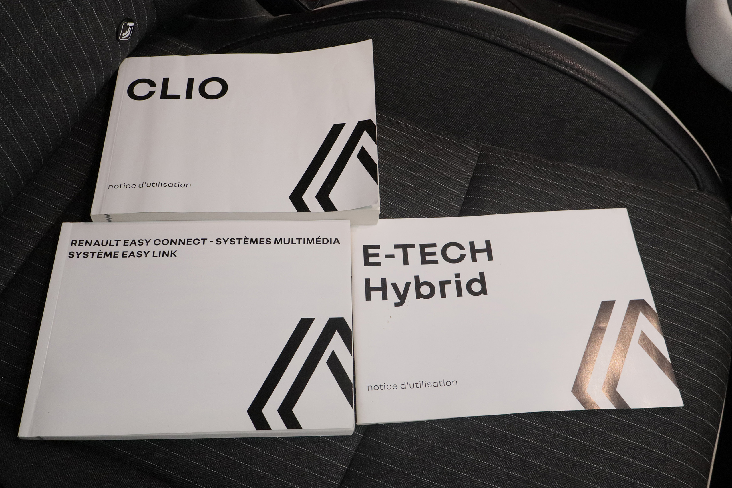 Renault Clio 1.6 E TECH AUTO INTENS 140CV 5P # NAVY, PARKTRONIC foto 26