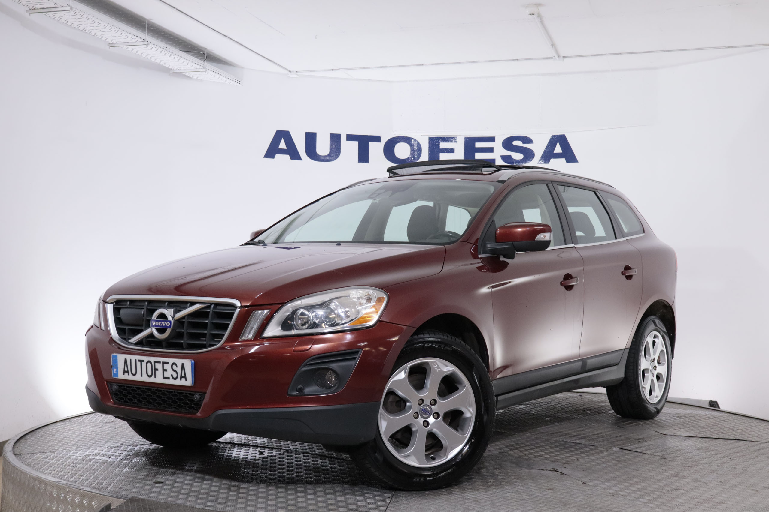 Volvo Xc 60 2.4 D AUTO SUMMUM 175CV 5P # CUERO, TECHO ELECT, NAVY,PARKTRONIC foto 1