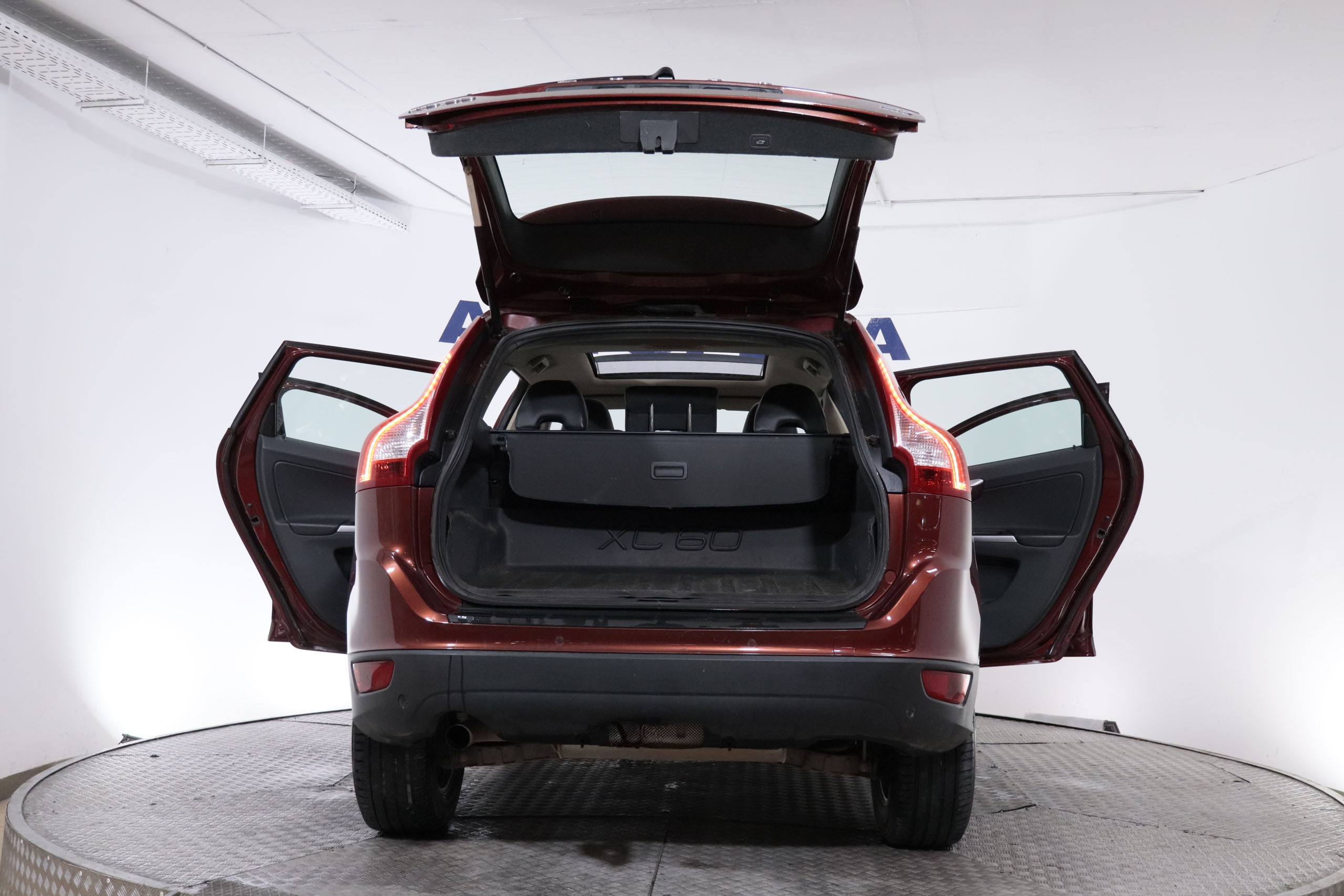 Volvo Xc 60 2.4 D AUTO SUMMUM 175CV 5P # CUERO, TECHO ELECT, NAVY,PARKTRONIC foto 13