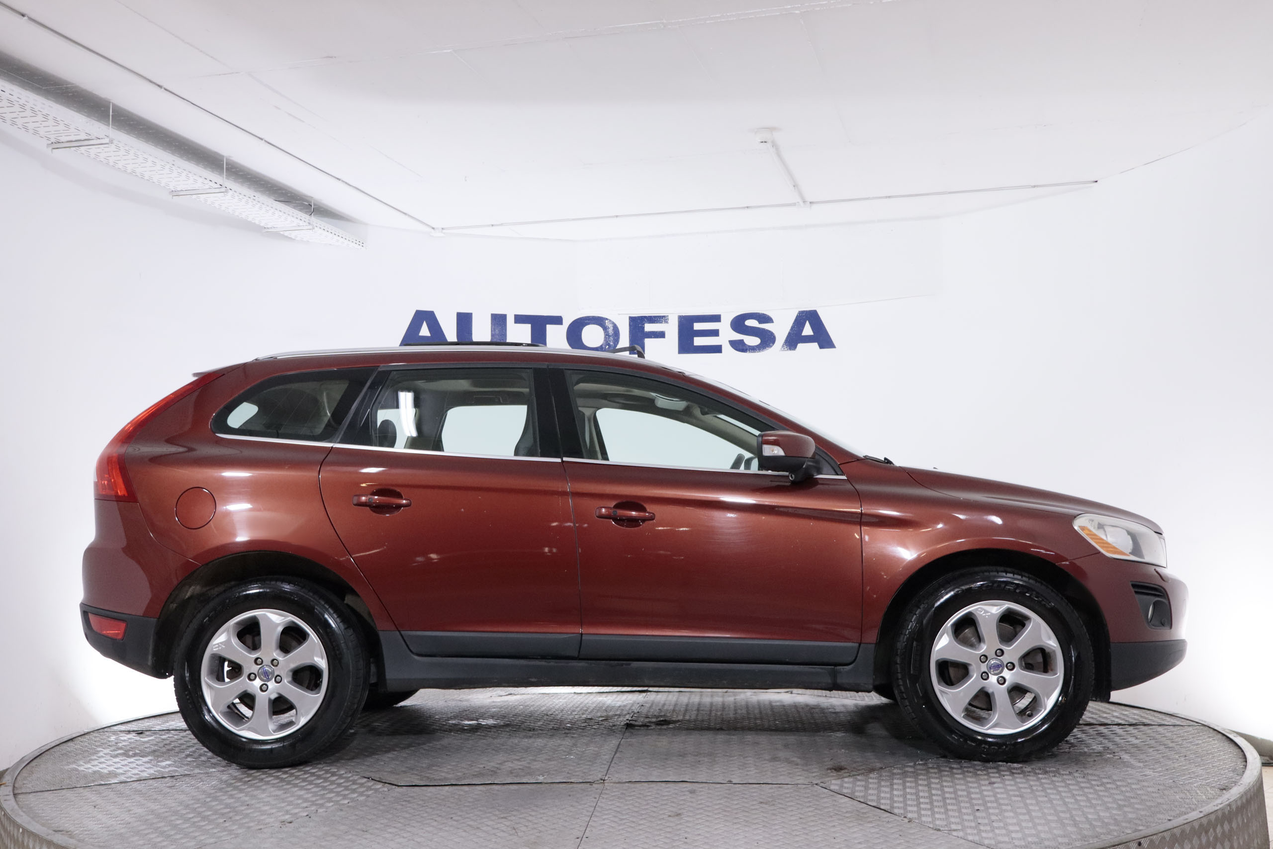 Volvo Xc 60 2.4 D AUTO SUMMUM 175CV 5P # CUERO, TECHO ELECT, NAVY,PARKTRONIC foto 11