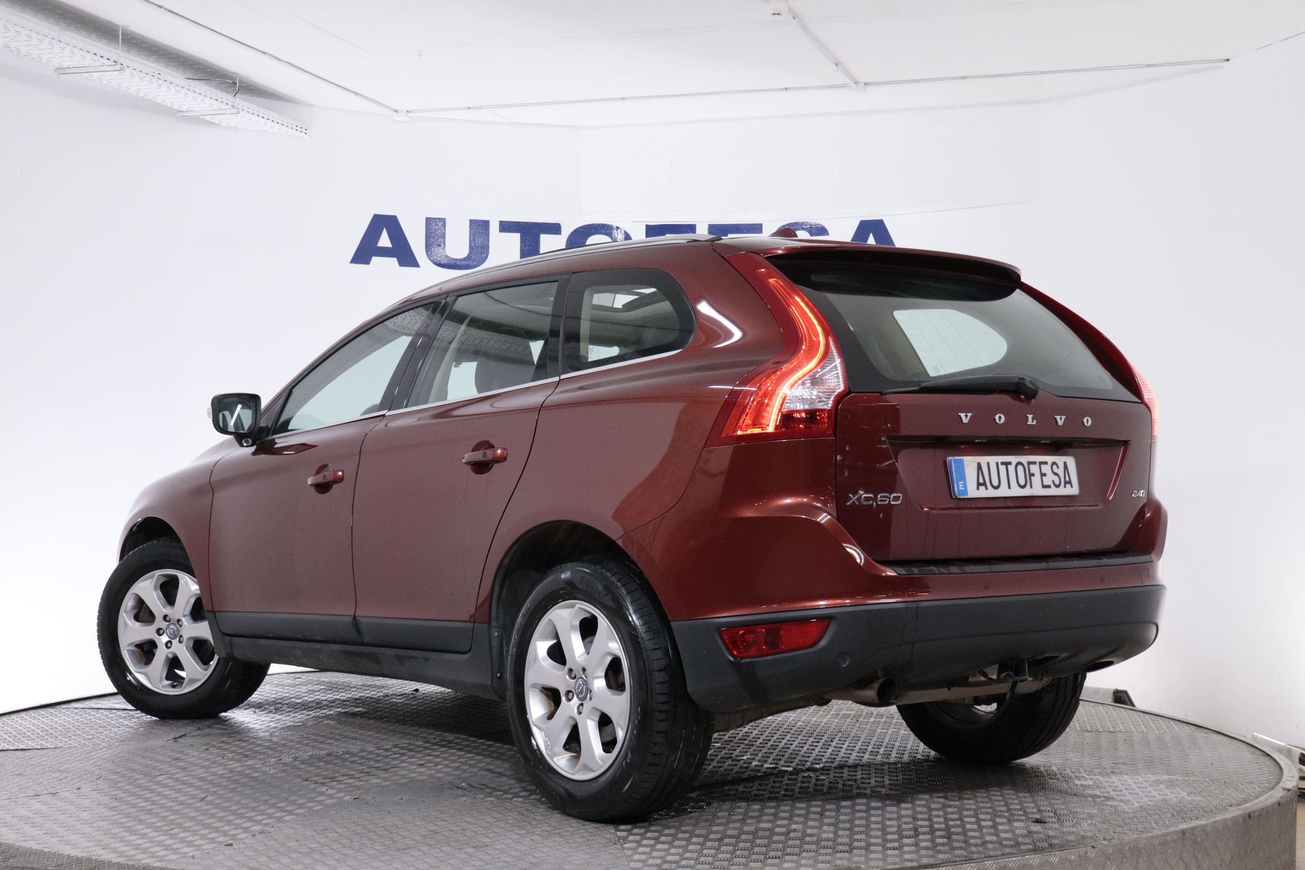 Volvo Xc 60 2.4 D AUTO SUMMUM 175CV 5P # CUERO, TECHO ELECT, NAVY,PARKTRONIC foto 9