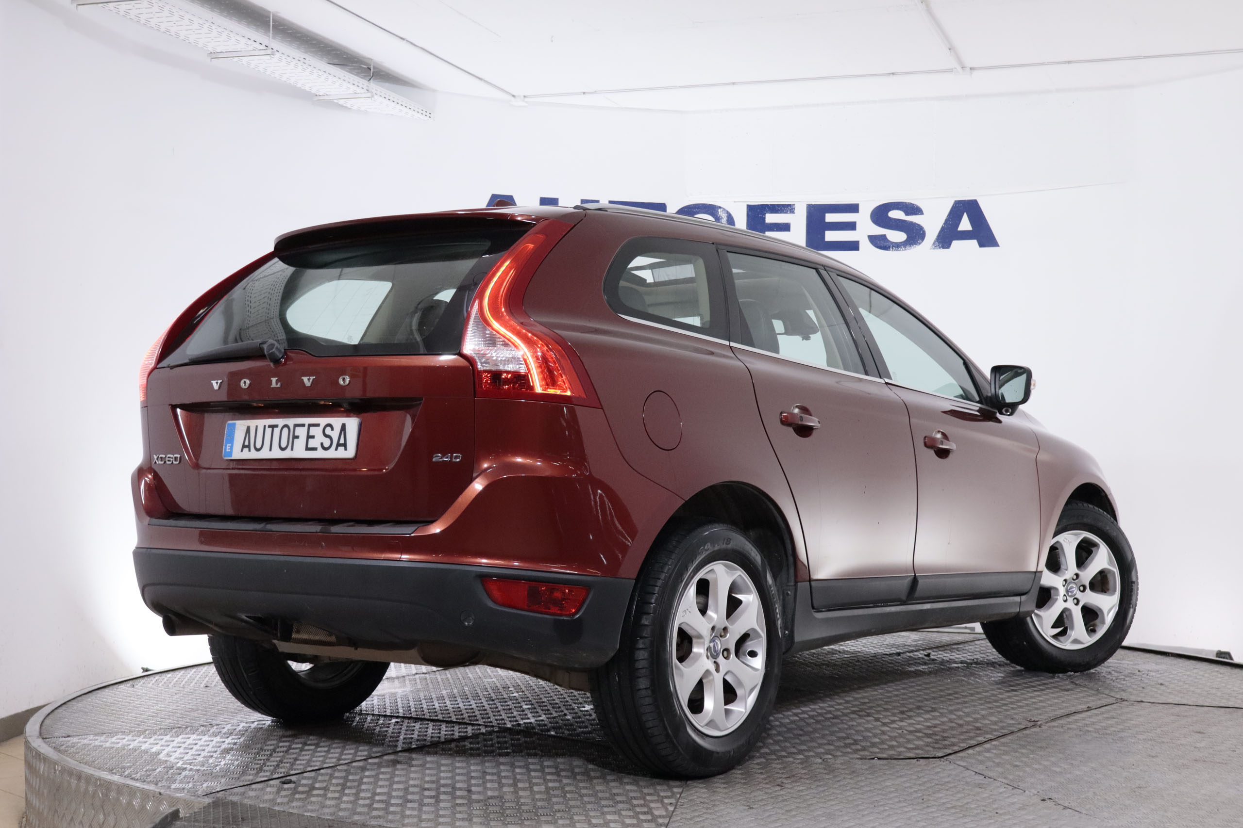 Volvo Xc 60 2.4 D AUTO SUMMUM 175CV 5P # CUERO, TECHO ELECT, NAVY,PARKTRONIC foto 6