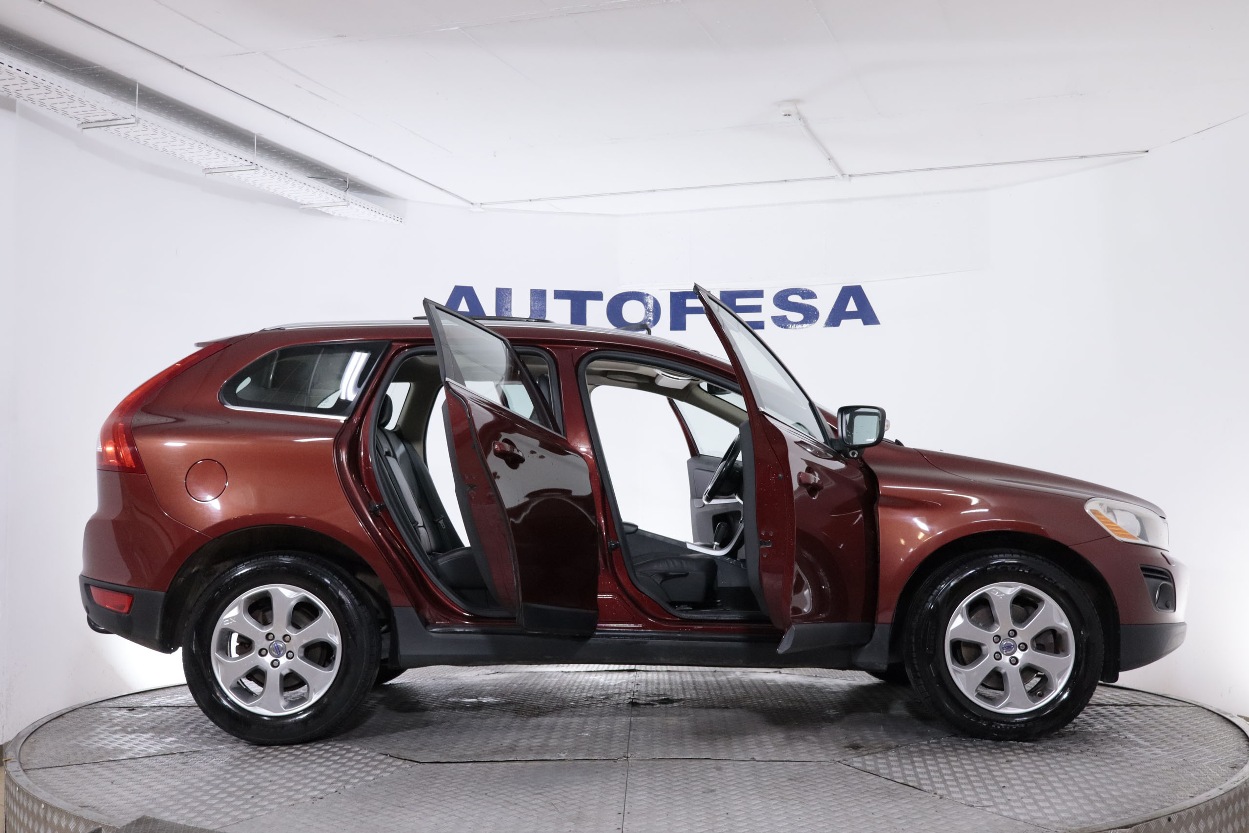 Volvo Xc 60 2.4 D AUTO SUMMUM 175CV 5P # CUERO, TECHO ELECT, NAVY,PARKTRONIC foto 14