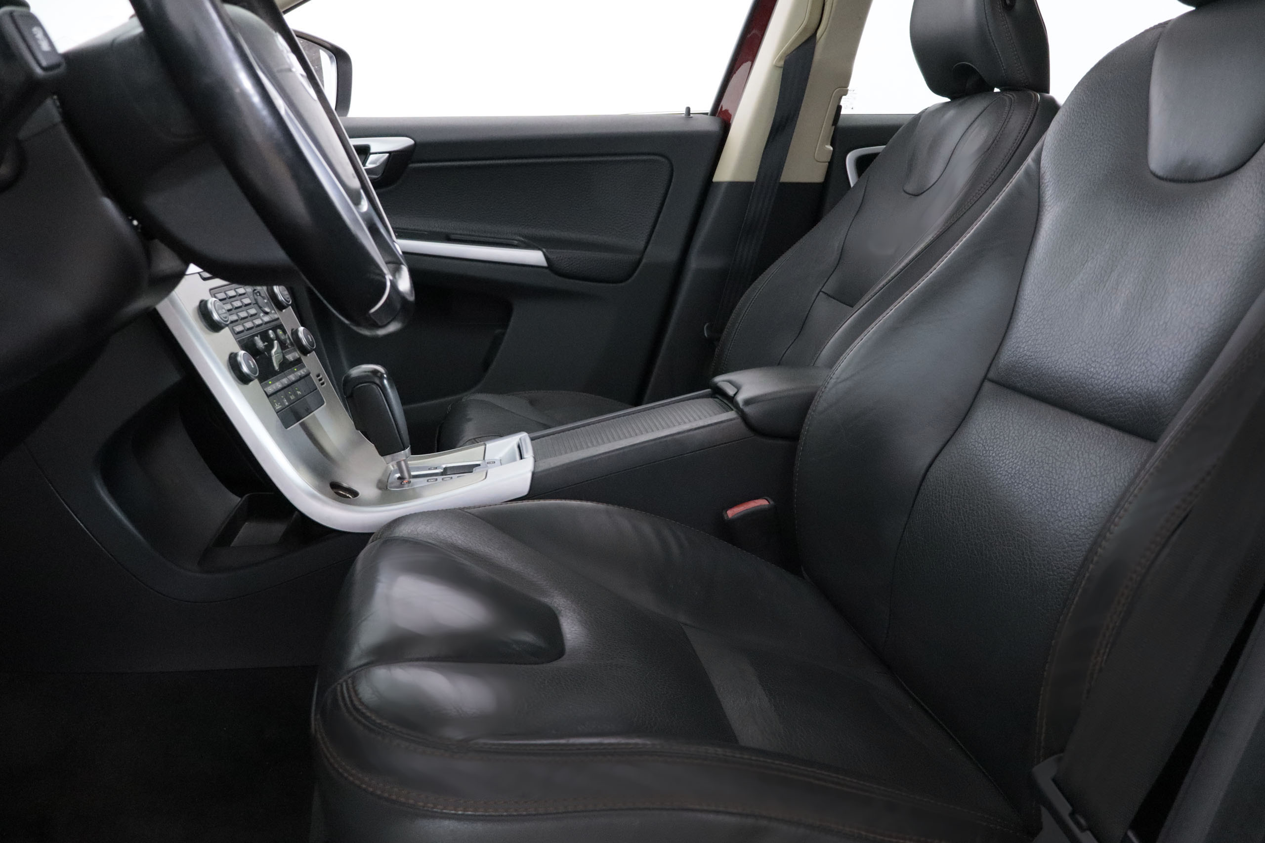 Volvo Xc 60 2.4 D AUTO SUMMUM 175CV 5P # CUERO, TECHO ELECT, NAVY,PARKTRONIC foto 22