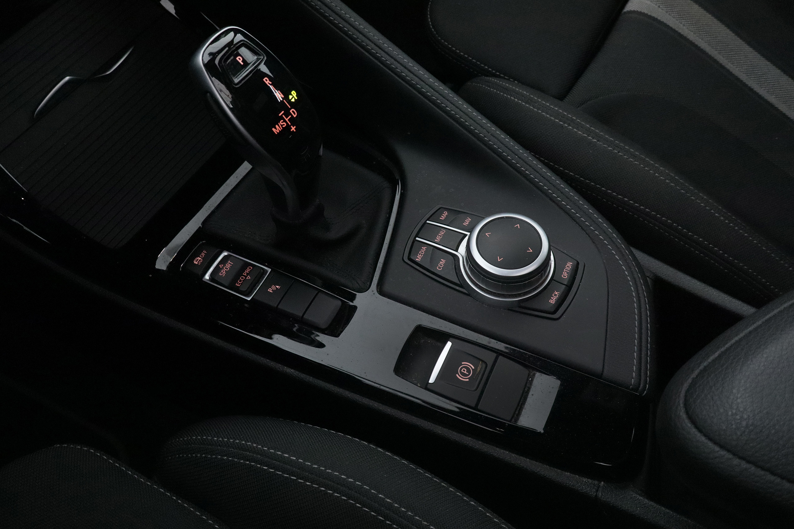 BMW X2 18I SDRIVE AUTO 140CV 5P # IVA DEDUCIBLE, TECHO ELEC, NAVY,PARKTRONIC foto 24