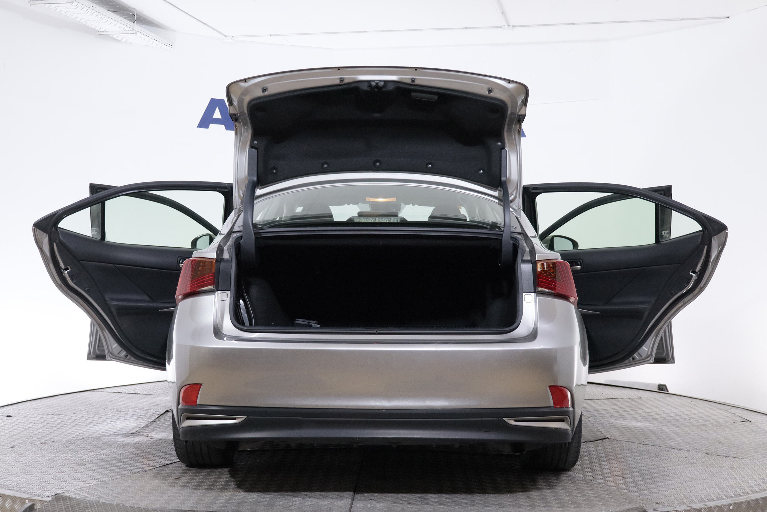 Lexus Is 300h 2.5 HYBRID AUTO 224CV 4P # NAVY, PARKTRONIC foto 10