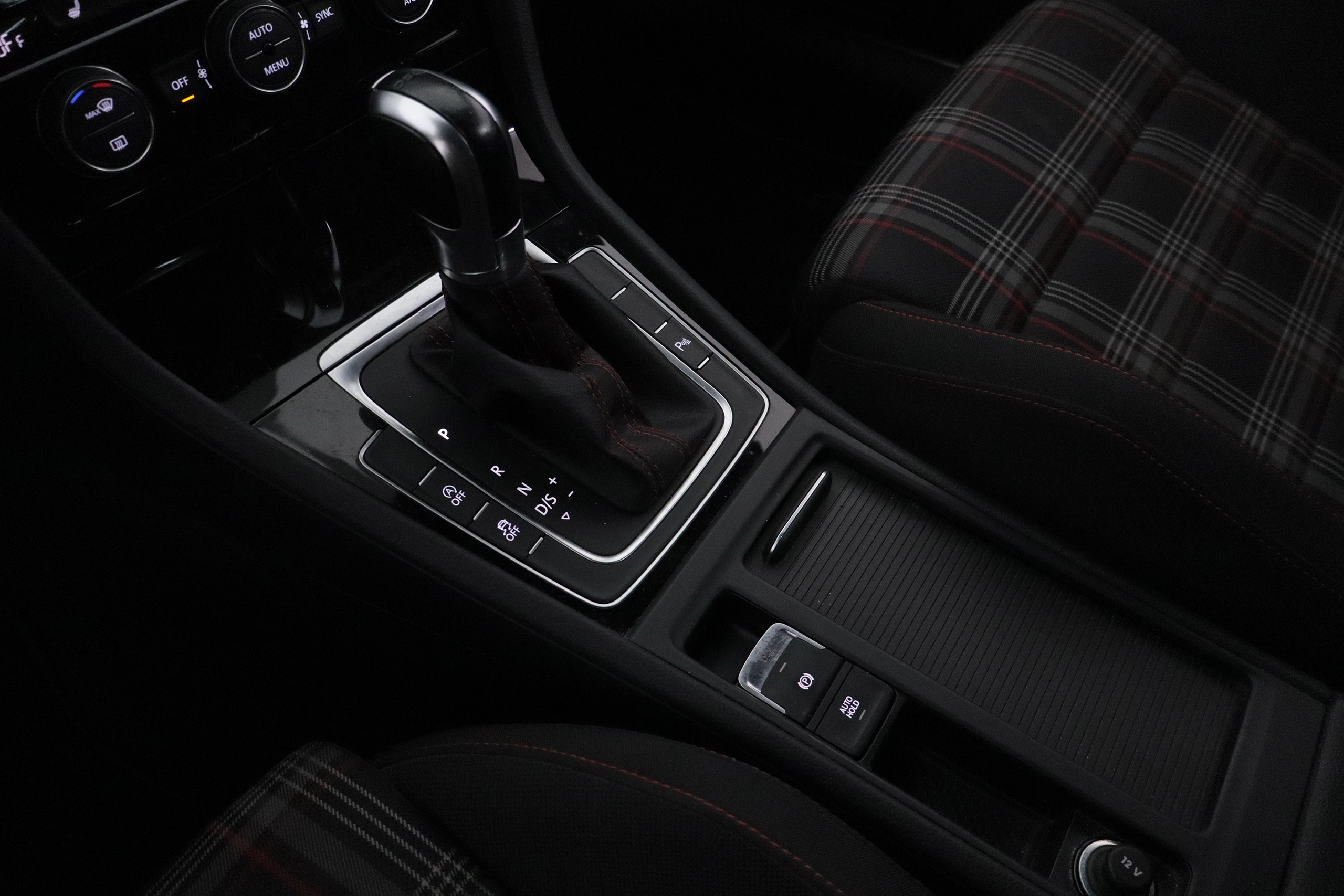 Volkswagen Golf 2.0 TSI GTI PERFORMANCE DSG AUTO 245CV 3P # NAVY, PARKTRONIC foto 19