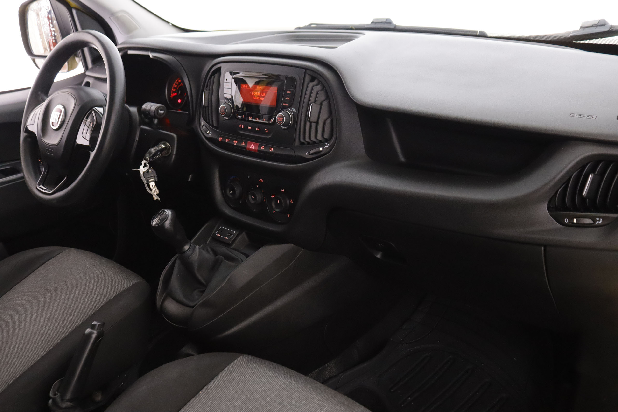 Fiat Doblo FURGO 1.3 D 95CV 2P foto 14