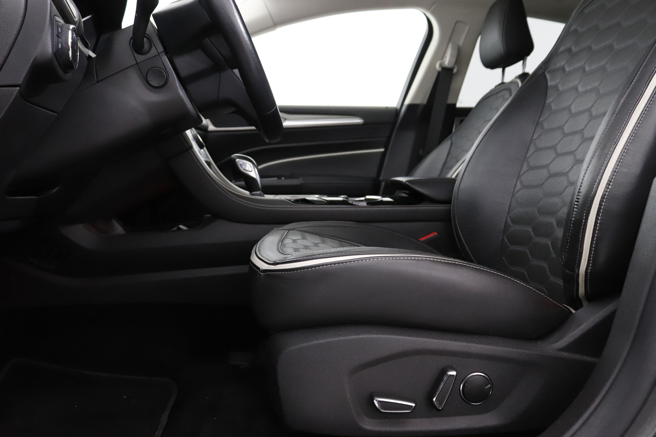 Ford Mondeo 2.0 HEV VIGNALE AUTO 187CV 4P #CUERO, NAVY, PARKTRONIC foto 25