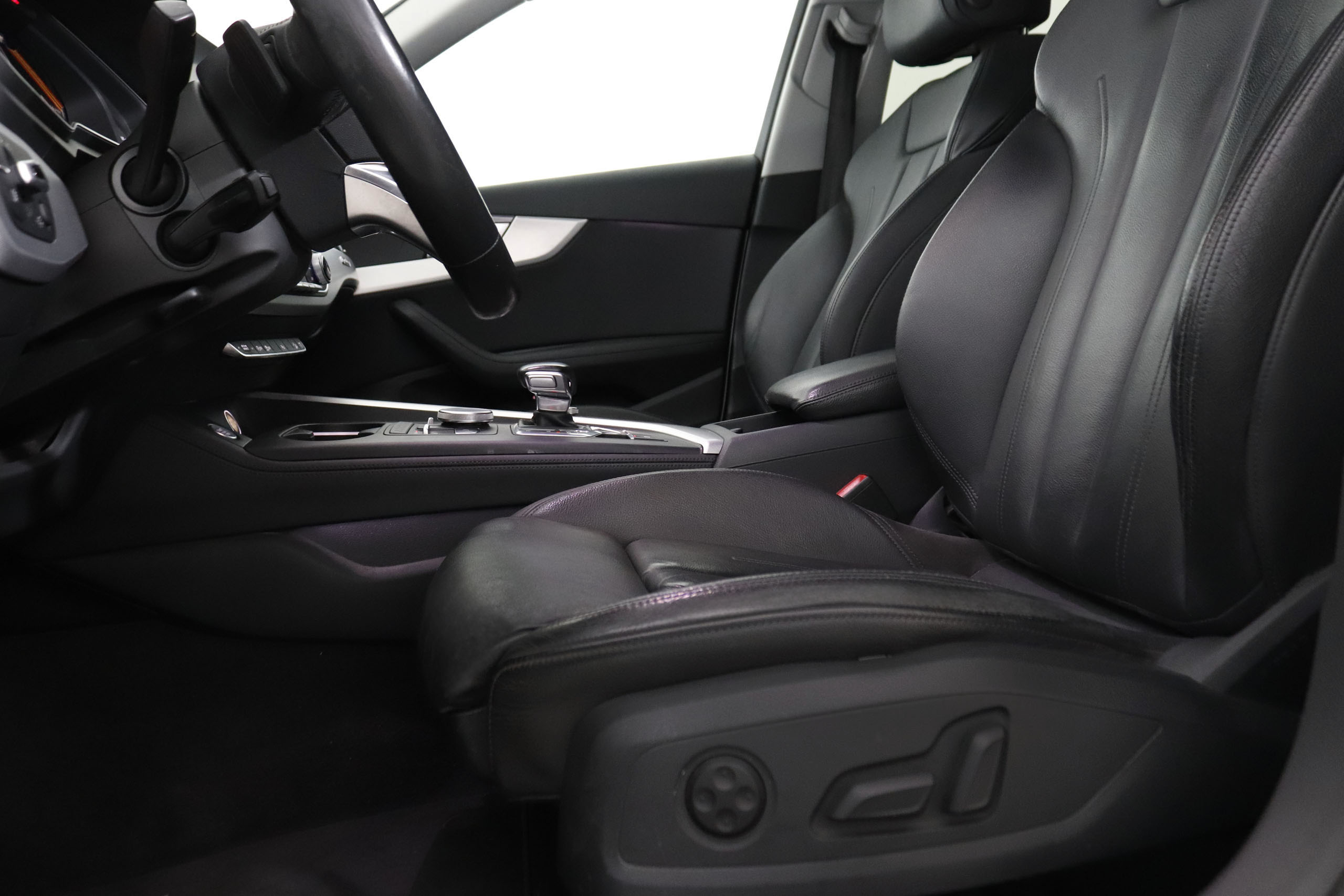 Audi A4 3.0 TDI ALLROAD QUATTRO DESIGN AUTO 218CV 5P #CUERO, NAVY, PARKTRONIC foto 25