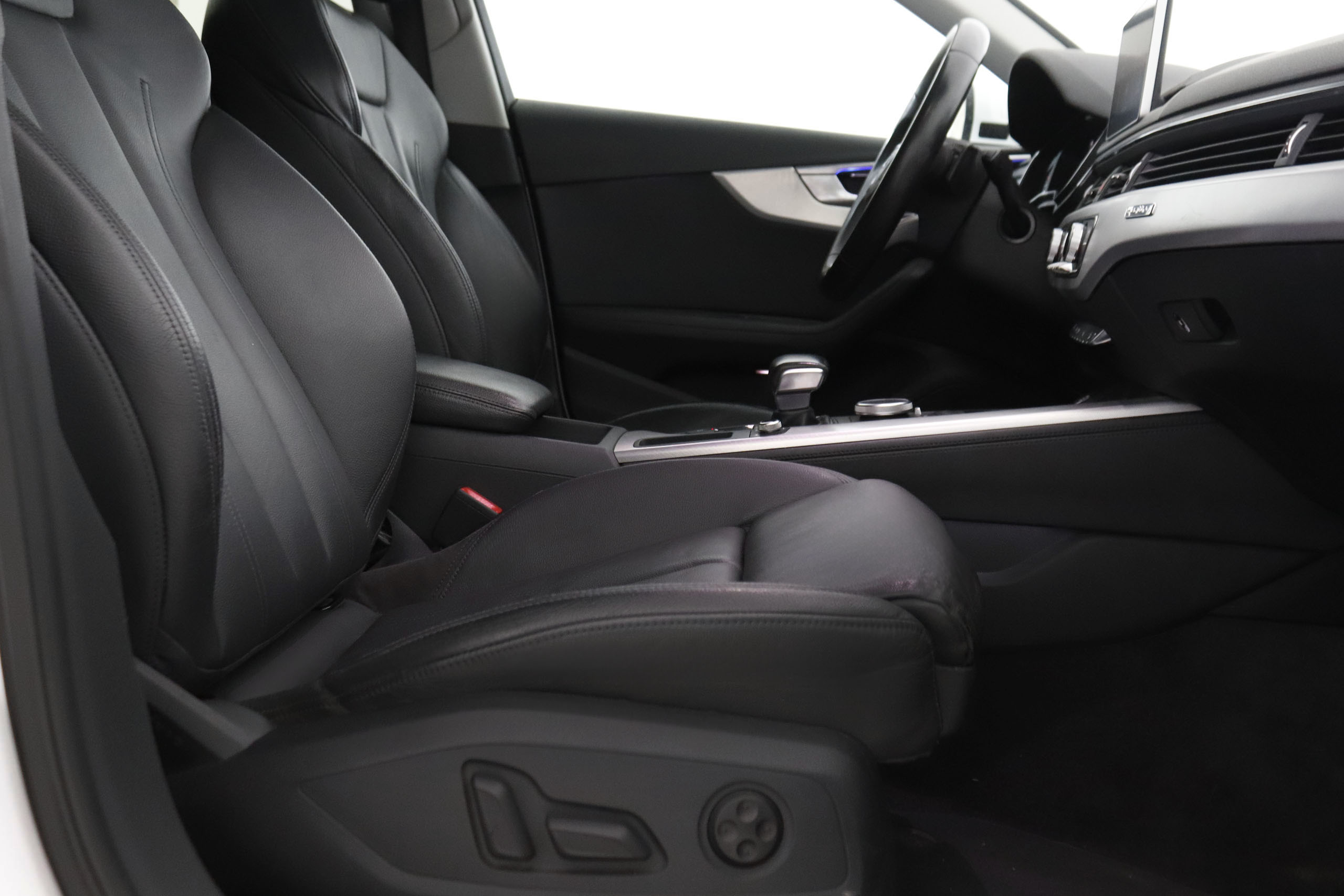 Audi A4 3.0 TDI ALLROAD QUATTRO DESIGN AUTO 218CV 5P #CUERO, NAVY, PARKTRONIC foto 28