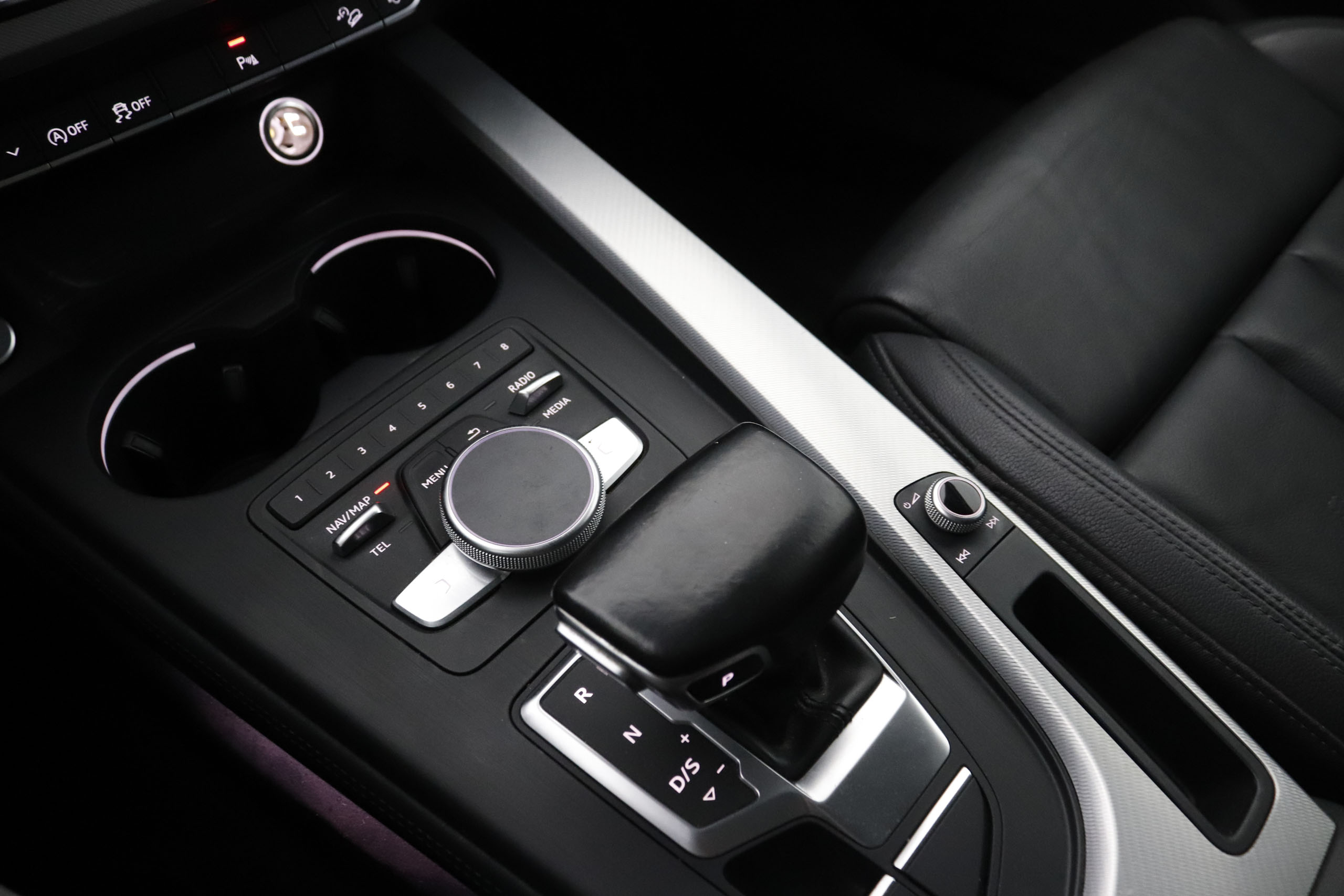 Audi A4 3.0 TDI ALLROAD QUATTRO DESIGN AUTO 218CV 5P #CUERO, NAVY, PARKTRONIC foto 24