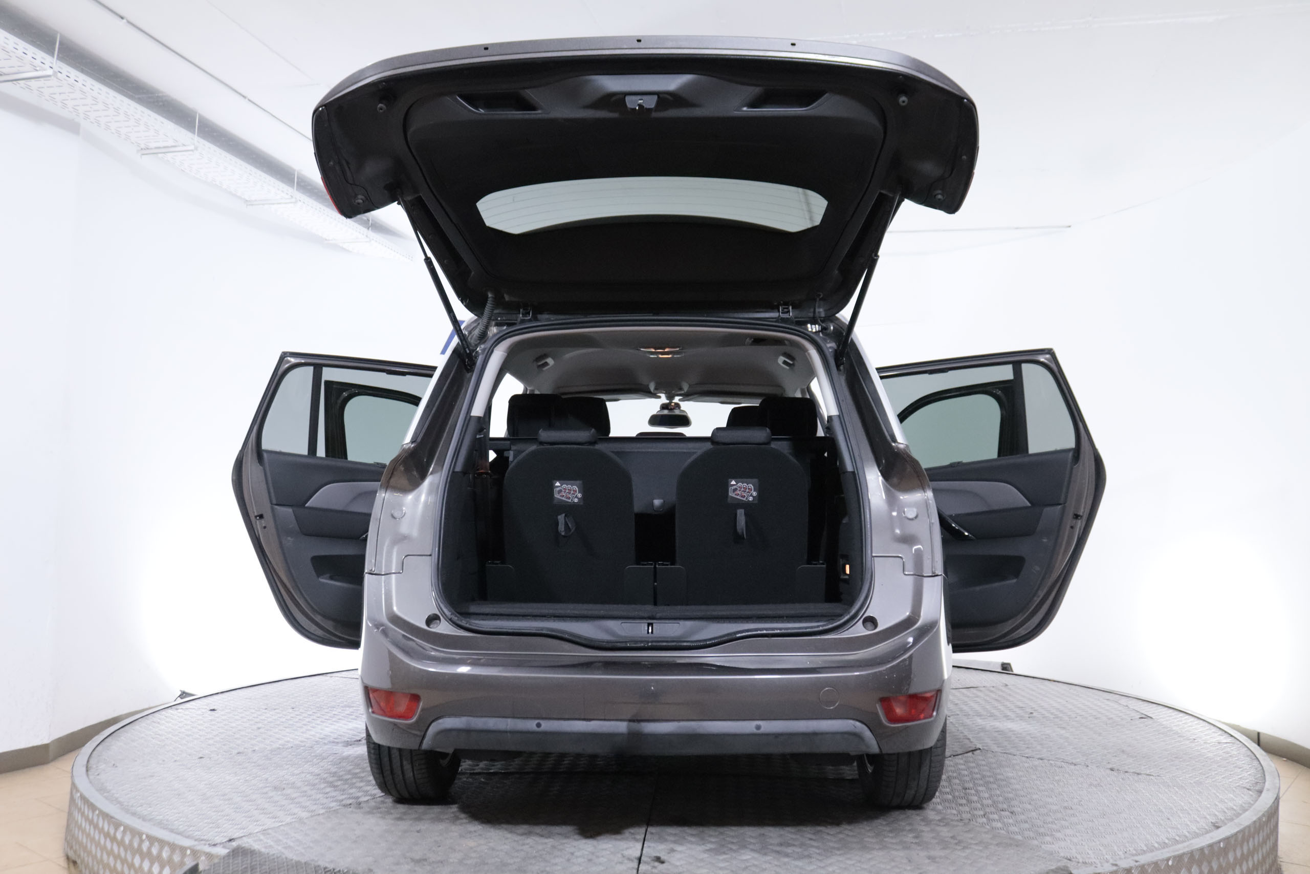 Citroen C4 Grand Picasso C4 GRAND PICASSO 1.2 PURETECH 130CV FEEL 7 PLAZAS 5P # NAVY,CAMARA TRASERA foto 11