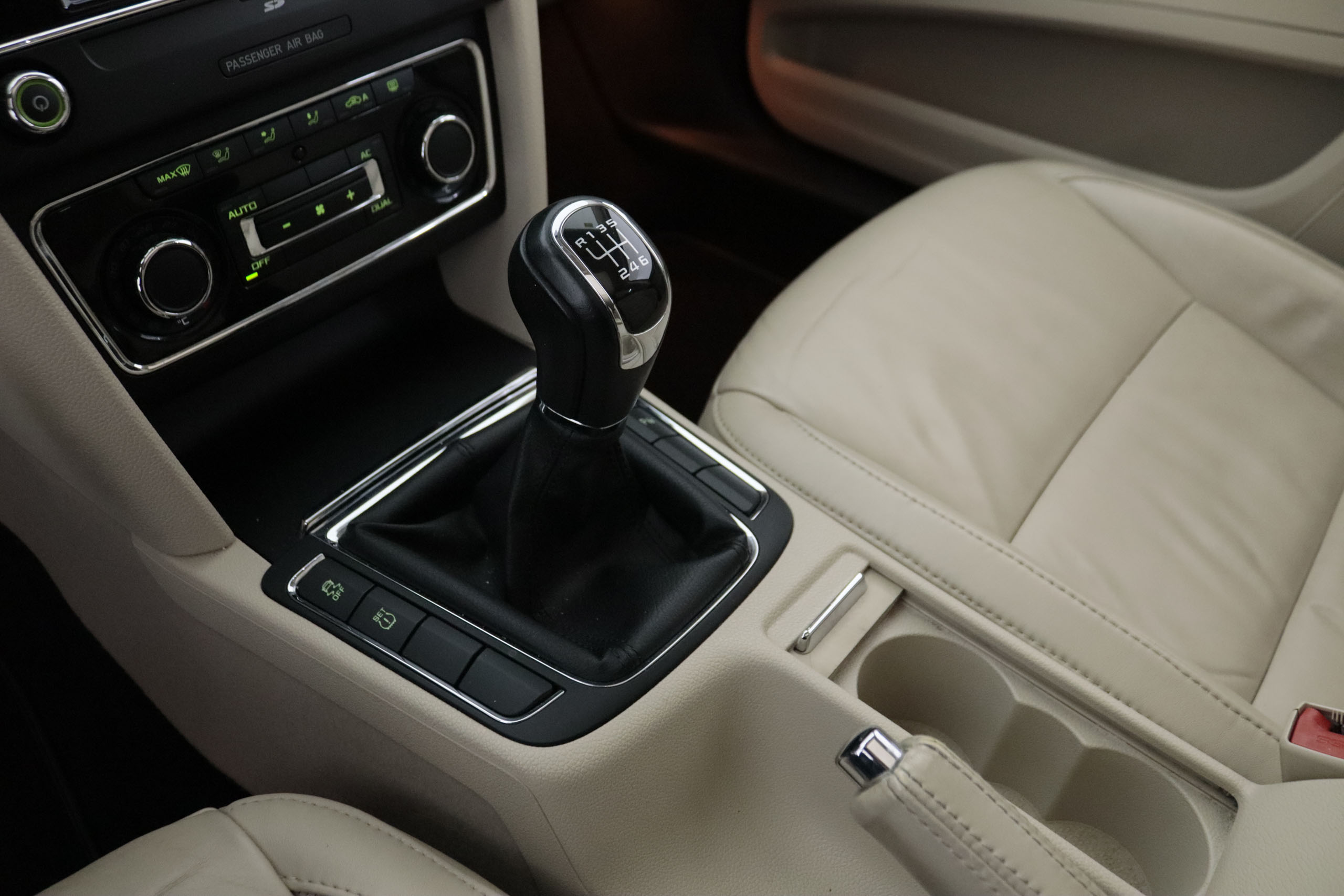 Skoda Superb 1.8 TSI 160CV 5P #CUERO, TECHO ELEC PANORAMICO, PARKTRONIC foto 18