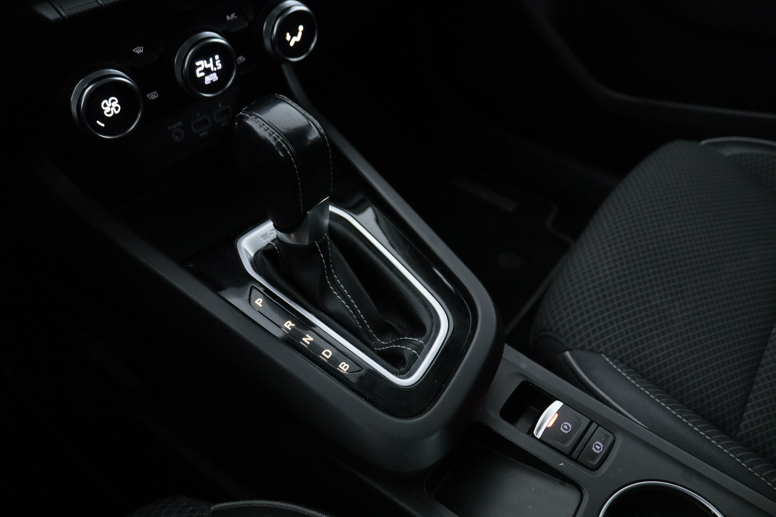 Renault ARKANA 1.6 E TECH ZEN AUTO 145CV 5P # NAVY, PARKTRONIC foto 20