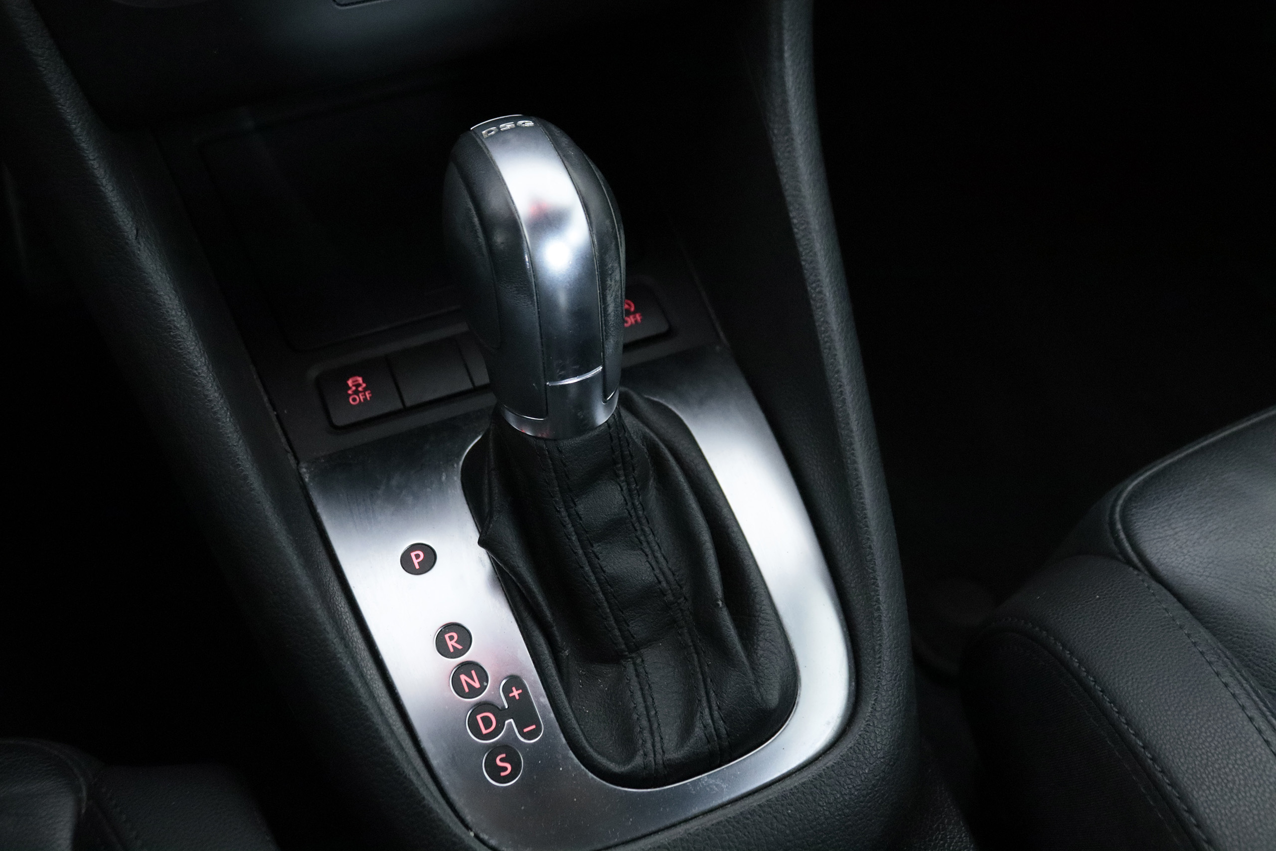 Volkswagen Golf CABRIO 2.0 TDI DSG AUTO 140CV 2P # CUERO, PARKTRONIC foto 22