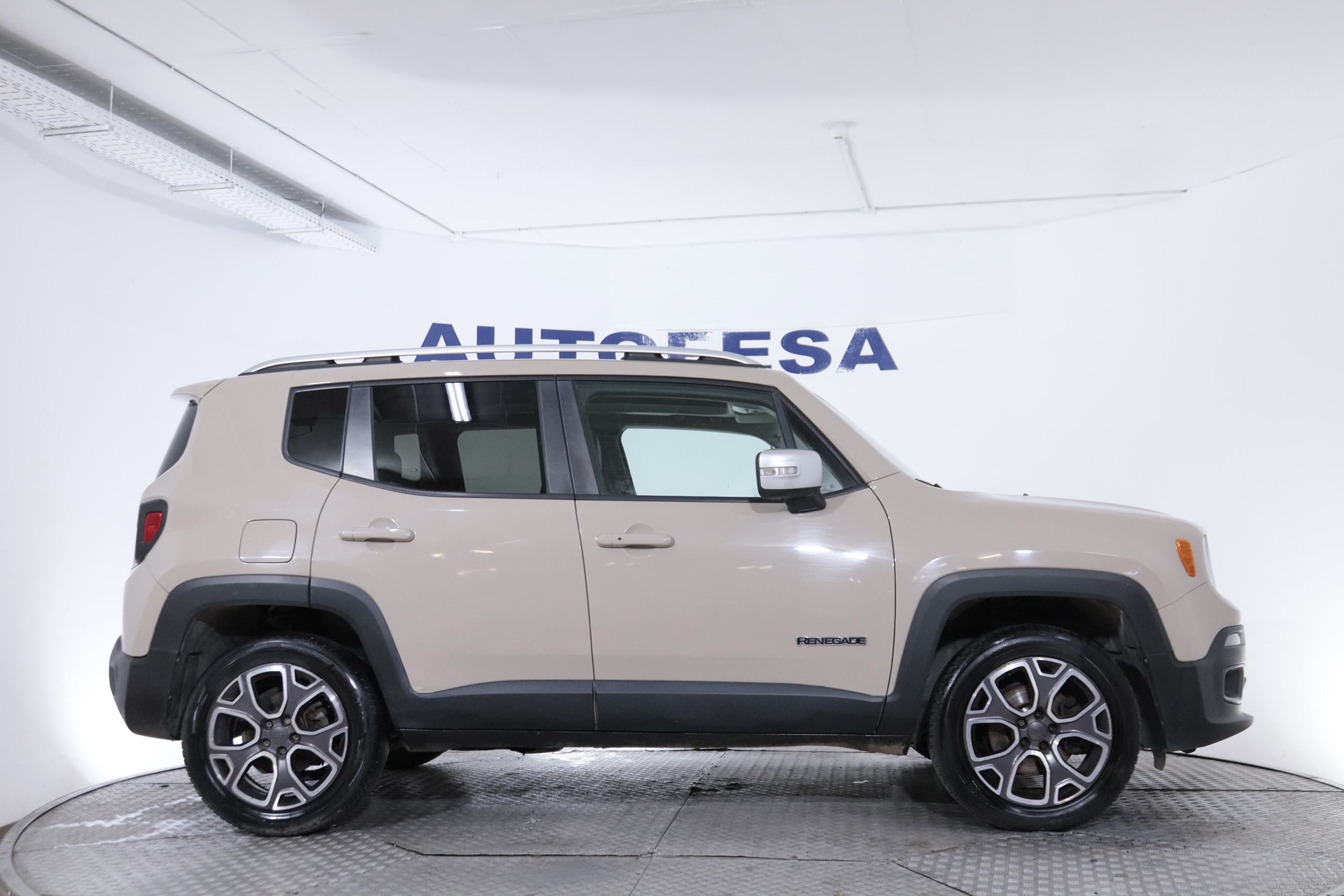 Jeep Renegade 2.0 MJET LIMITED 4X4 140CV 5P # CUERO, TECHO PANORAMICO foto 11