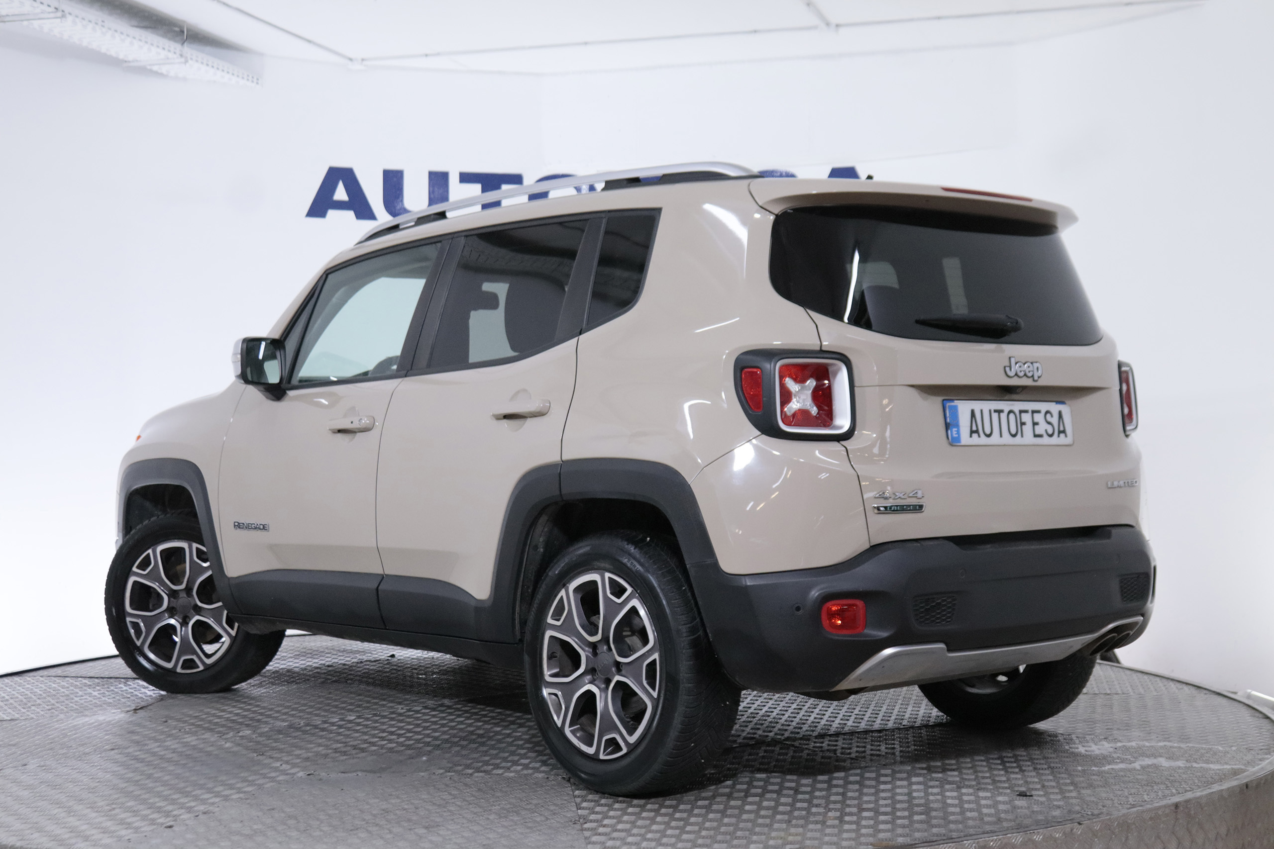Jeep Renegade 2.0 MJET LIMITED 4X4 140CV 5P # CUERO, TECHO PANORAMICO foto 5