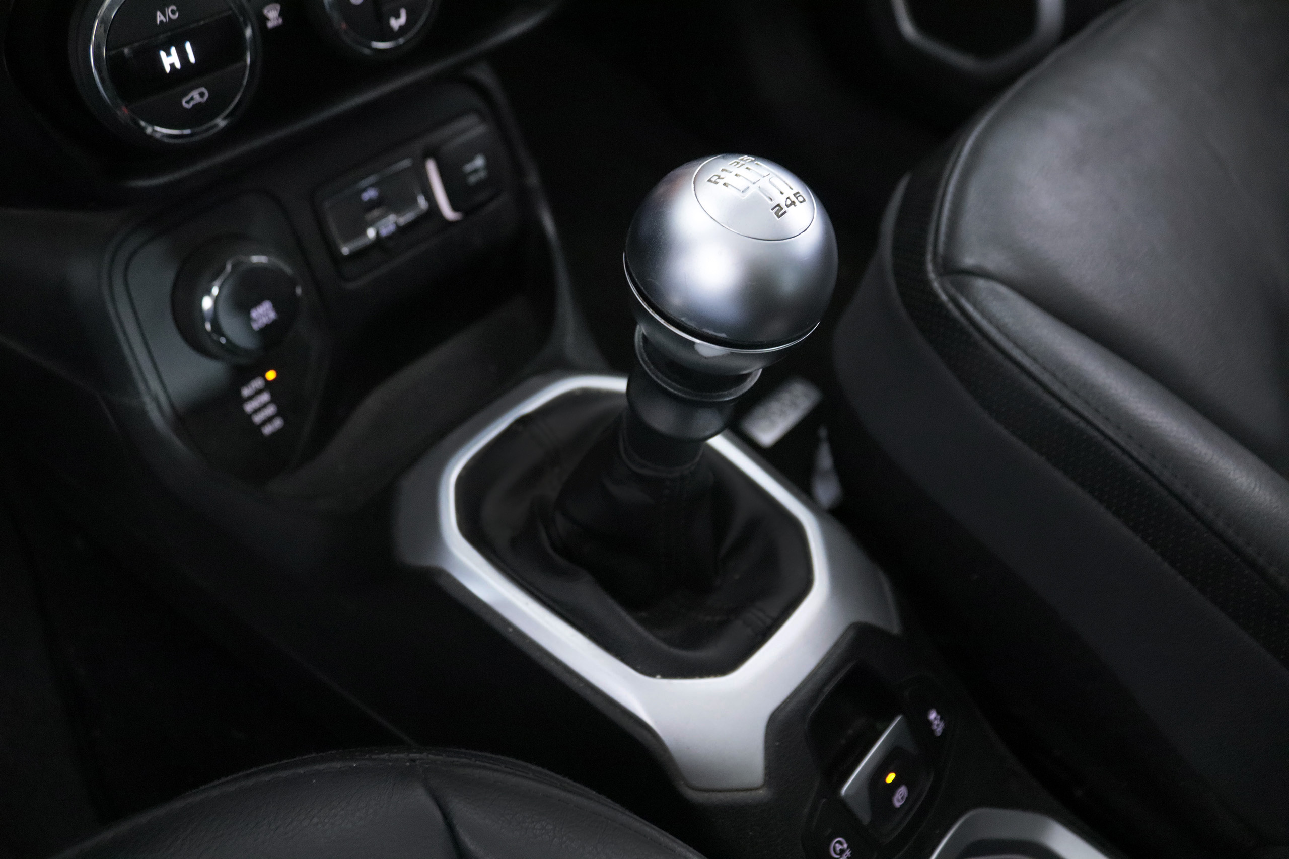 Jeep Renegade 2.0 MJET LIMITED 4X4 140CV 5P # CUERO, TECHO PANORAMICO foto 20