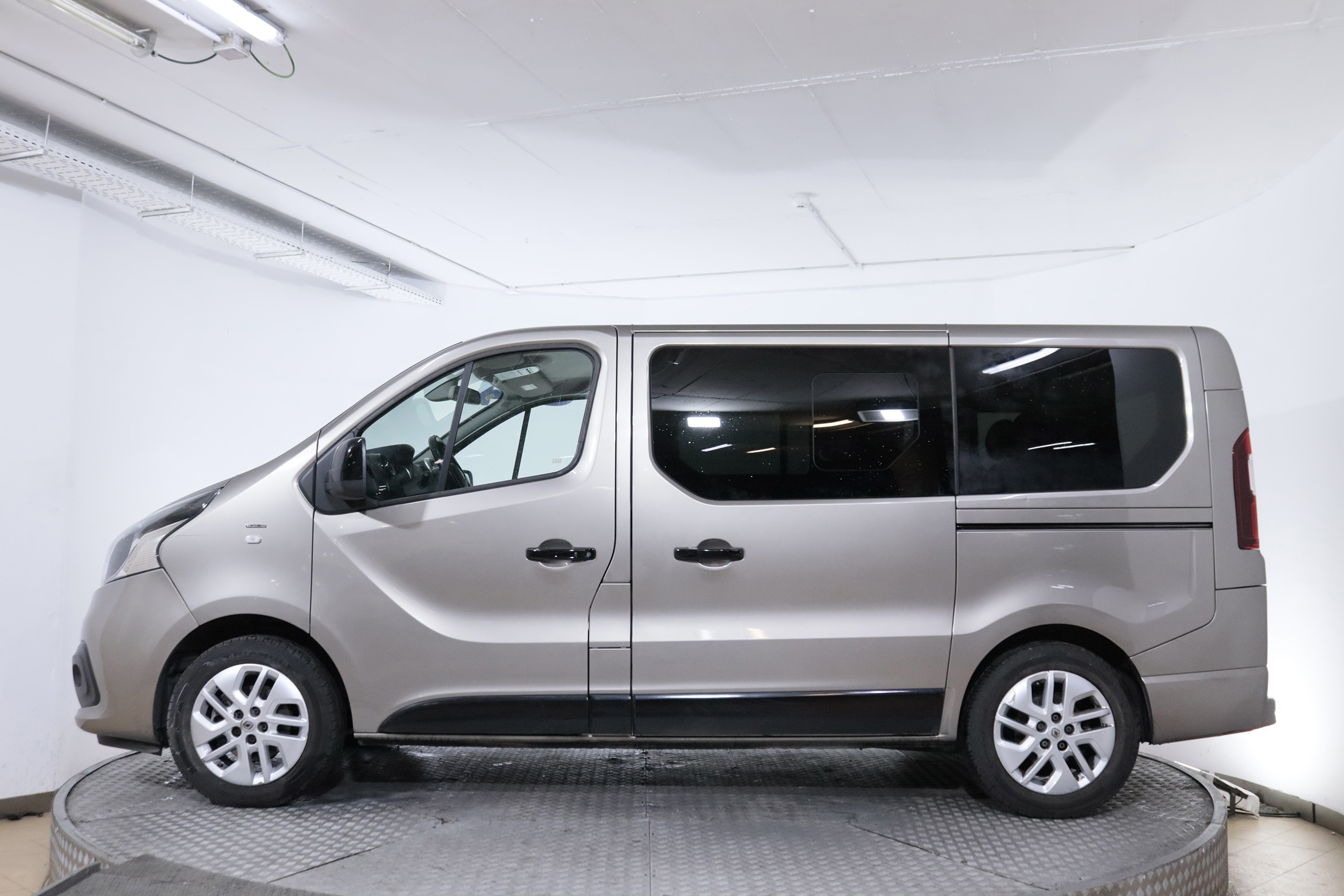 Renault Trafic 1.6 DCI SPACECLASS 145CV 8 PLAZAS 5P # NAVY, PARKTRONIC foto 9
