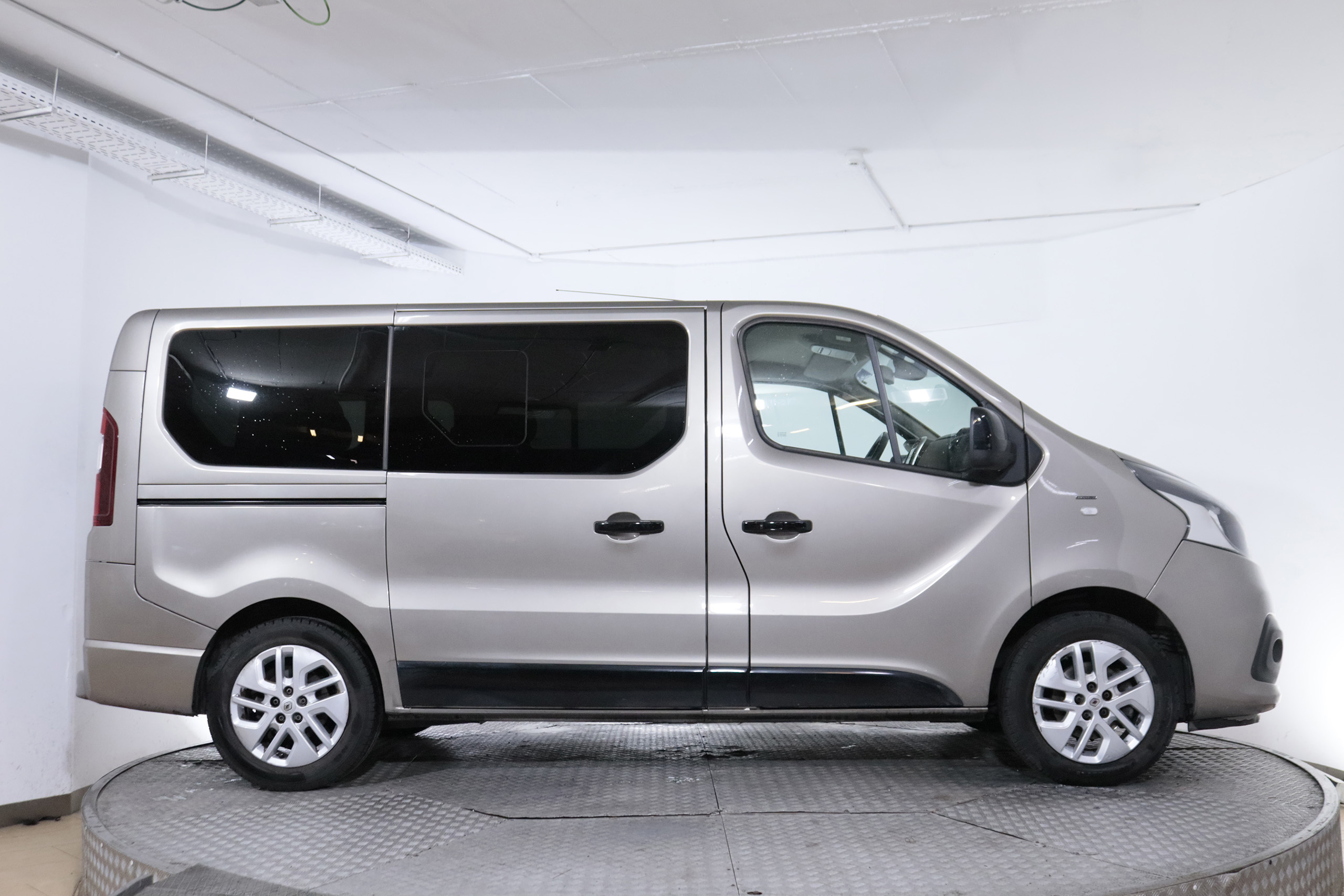 Renault Trafic 1.6 DCI SPACECLASS 145CV 8 PLAZAS 5P # NAVY, PARKTRONIC foto 13