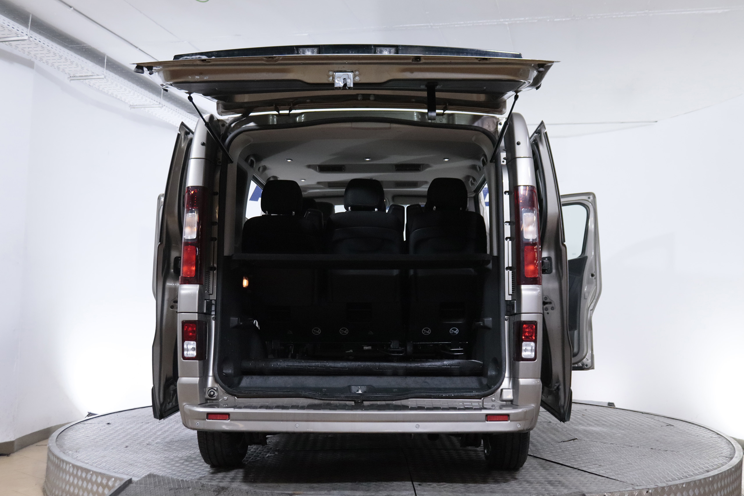 Renault Trafic 1.6 DCI SPACECLASS 145CV 8 PLAZAS 5P # NAVY, PARKTRONIC foto 11