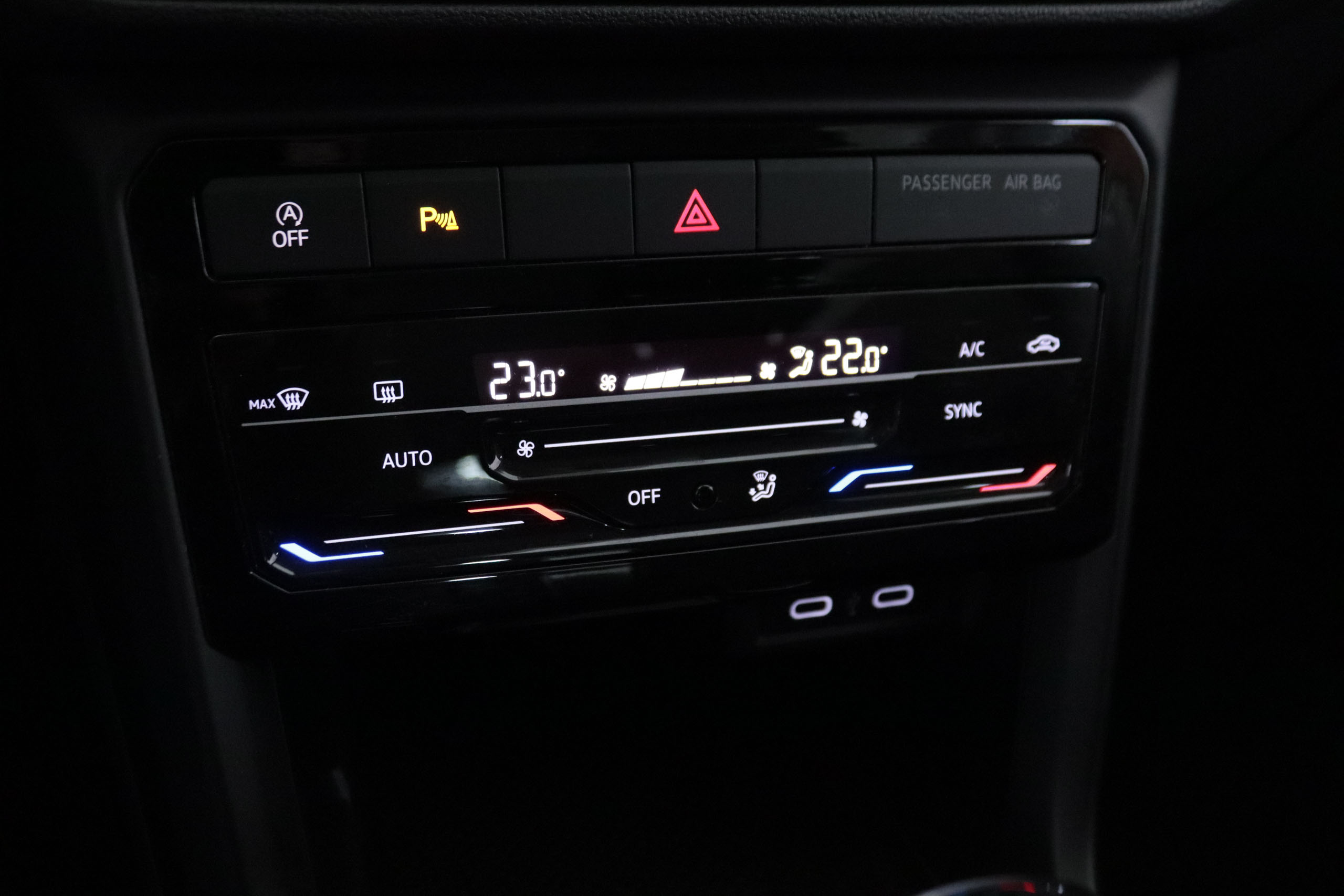 Volkswagen T-Cross 1.0 TSI DSG AUTO 110CV 5P # NAVY, PARKTRONIC foto 22