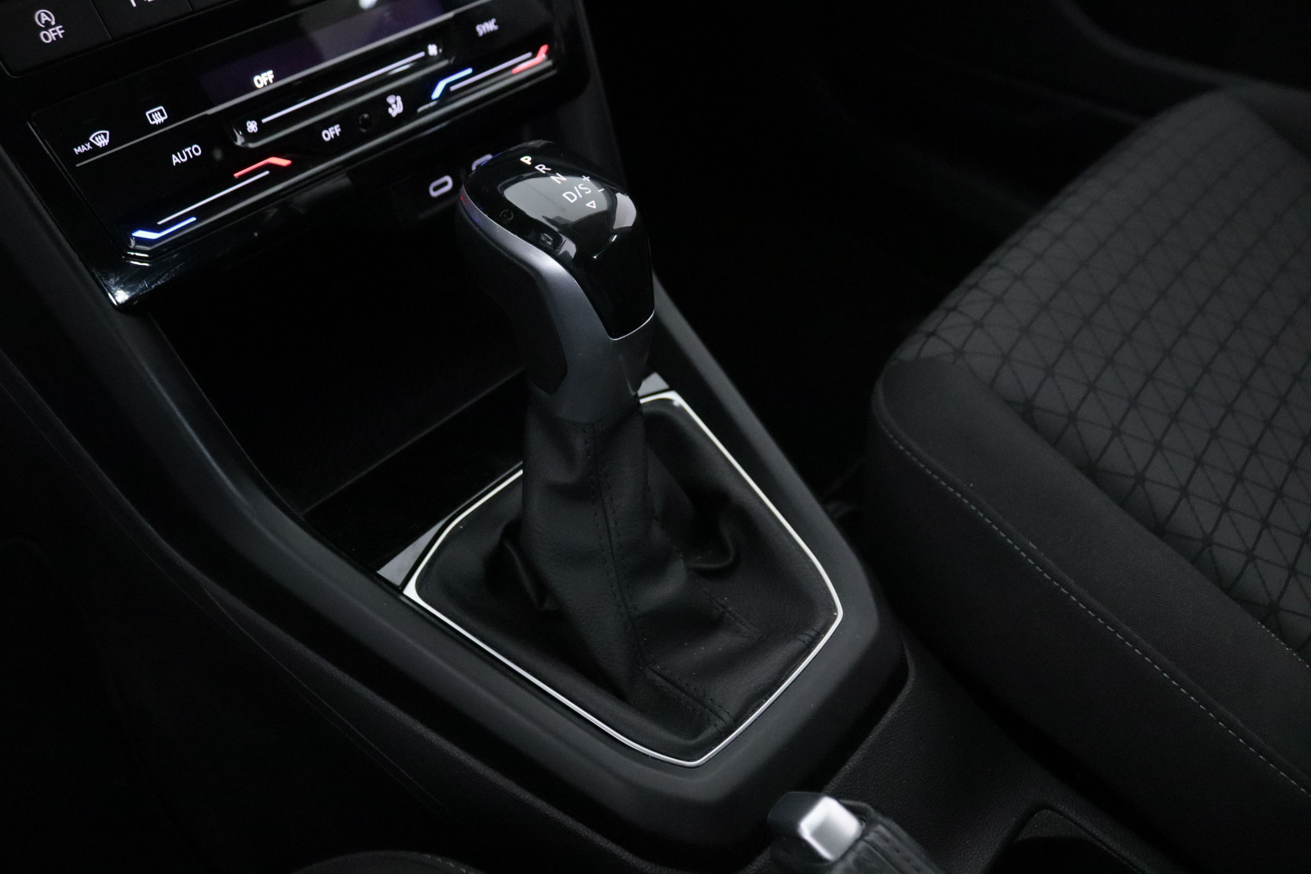 Volkswagen T-Cross 1.0 TSI DSG AUTO 110CV 5P # NAVY, PARKTRONIC foto 19