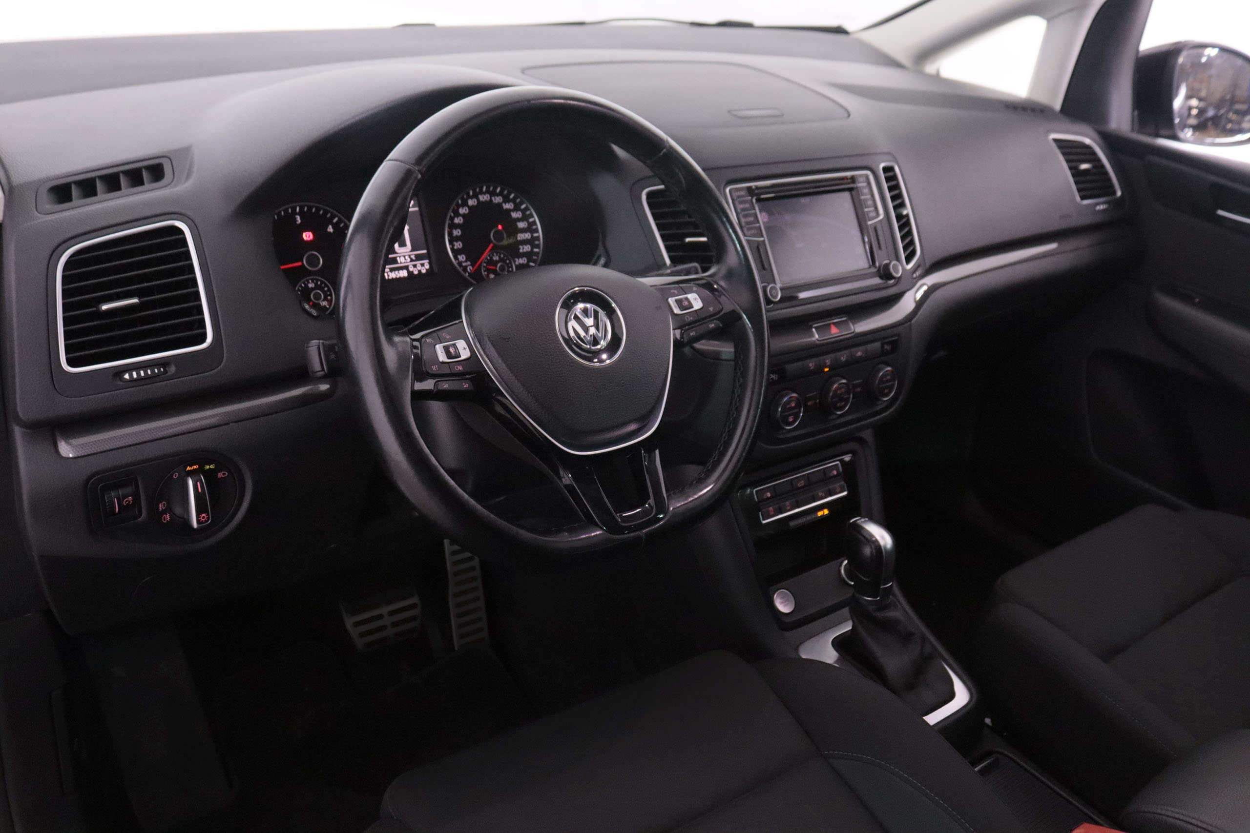 Volkswagen Sharan 2.0 TDI DSG AUTO 150CV 7 PLAZAS 5P # TECHO ELECT PANORAMICO, NAVY foto 15