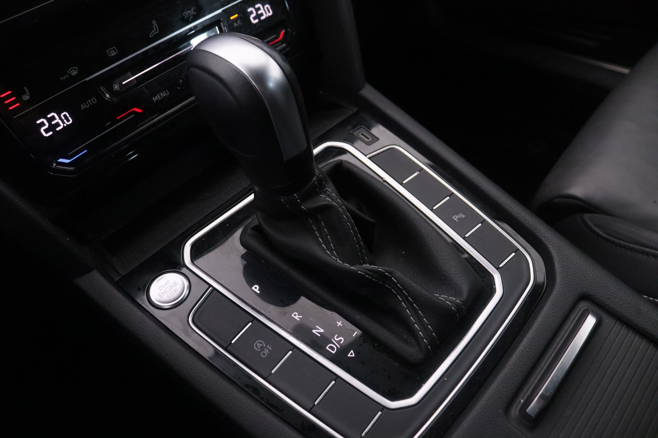 Volkswagen Passat 2.0 TDI VARIANT DSG R-LINE AUTO 150CV 5P # IVA DEDUCIBLE, CUERO, NAVY foto 23