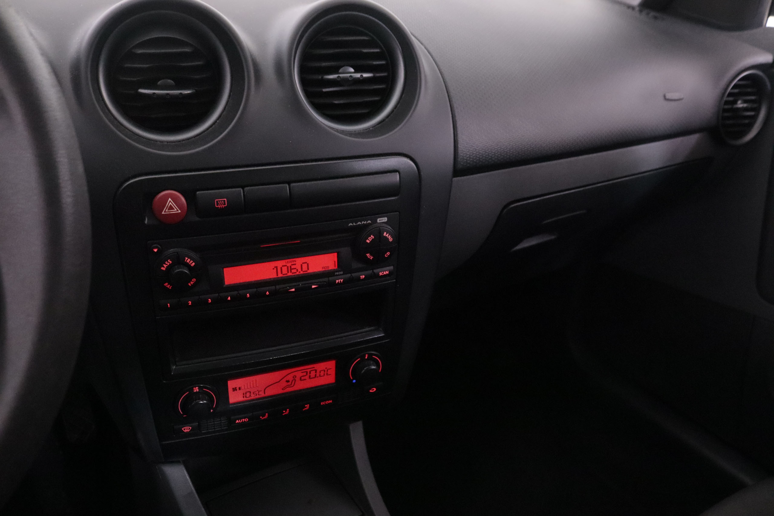 Seat Ibiza 1.4 TDI 80CV 5P foto 17