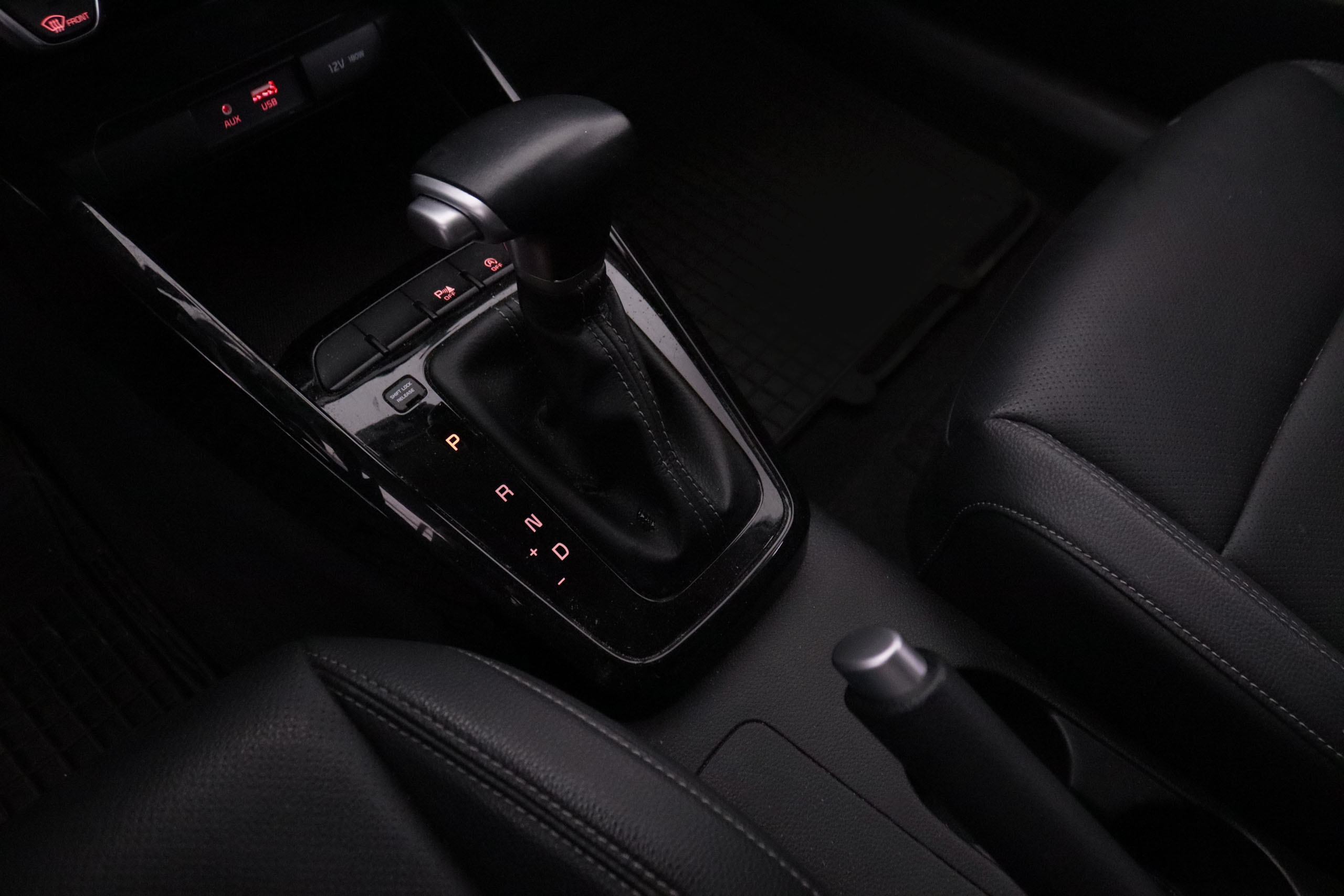 Kia Stonic 1.0 T-GDI BLACK EDITION DCT AUTO 120CV 5P # IVA DEDUCIBLE, CUERO, NAVY foto 21