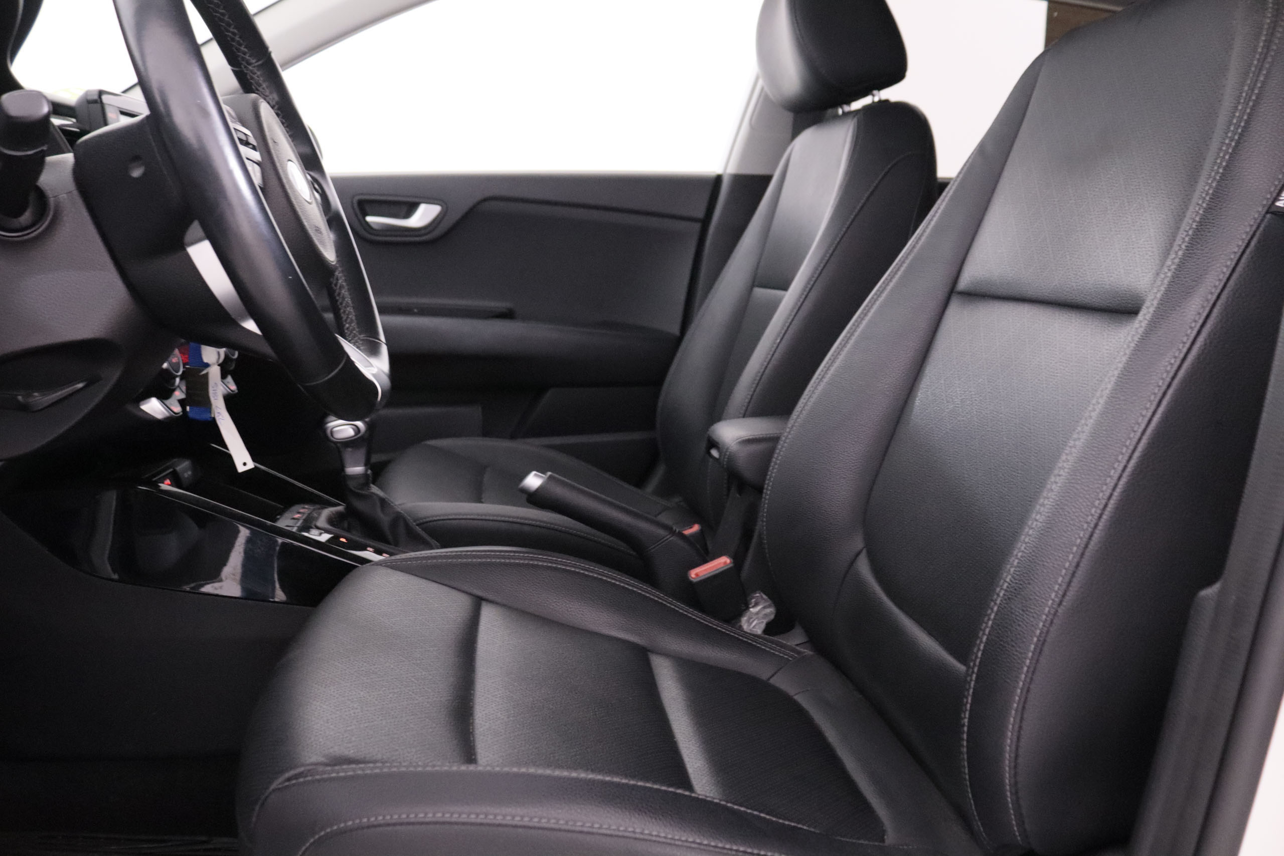 Kia Stonic 1.0 T-GDI BLACK EDITION DCT AUTO 120CV 5P # IVA DEDUCIBLE, CUERO, NAVY foto 22