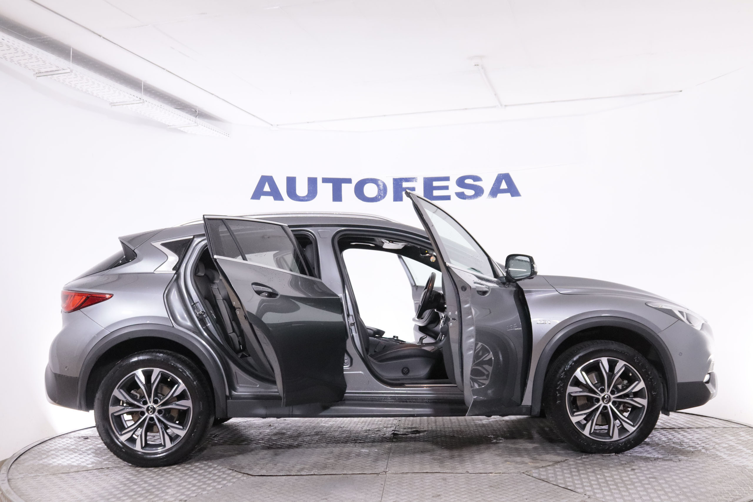 Infiniti Qx30 2.0T PREMIUM TECH AWD AUTO 211CV 5P # CUERO, TECHO PANORAMICO, NAVY foto 10