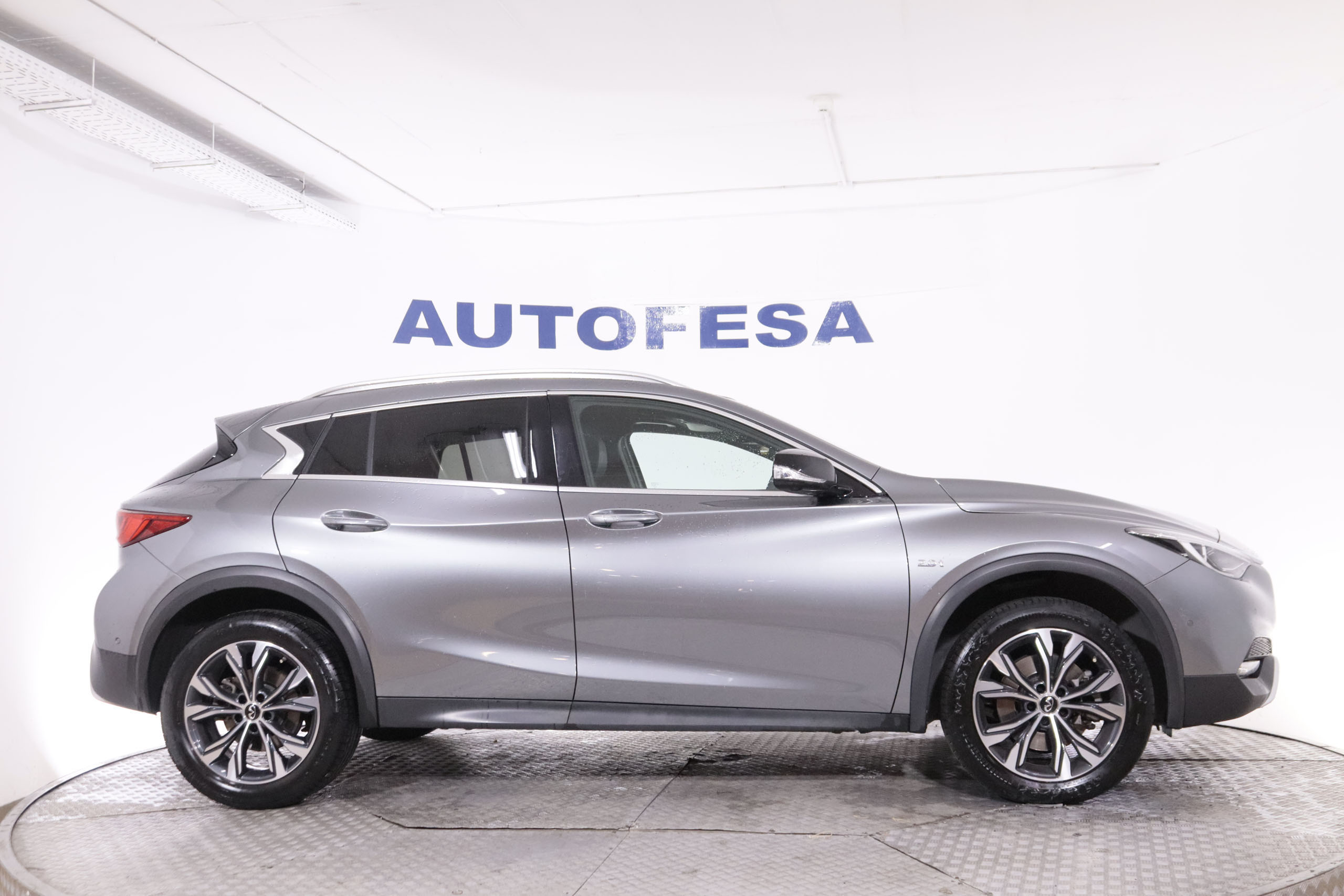 Infiniti Qx30 2.0T PREMIUM TECH AWD AUTO 211CV 5P # CUERO, TECHO PANORAMICO, NAVY foto 9