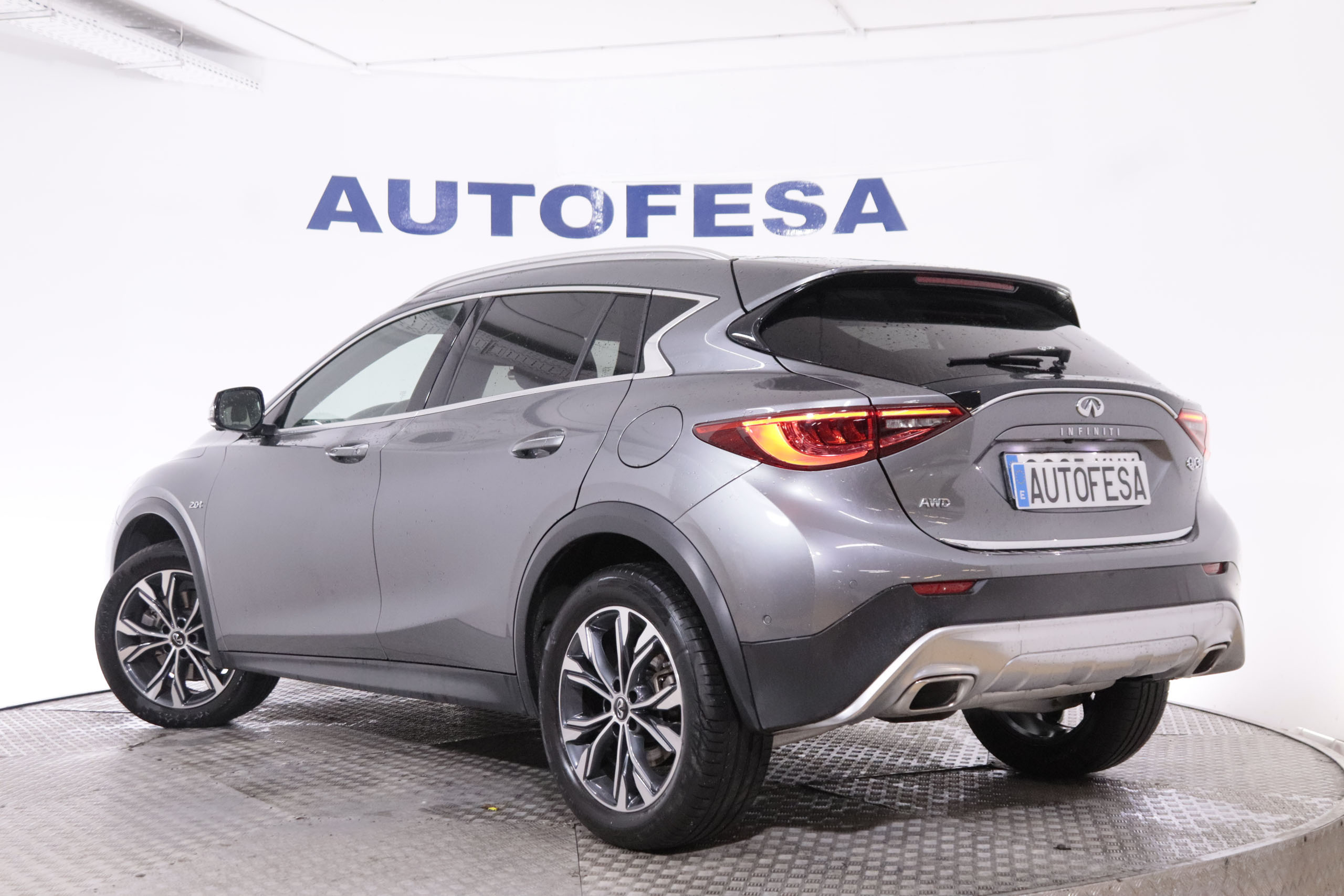 Infiniti Qx30 2.0T PREMIUM TECH AWD AUTO 211CV 5P # CUERO, TECHO PANORAMICO, NAVY foto 5