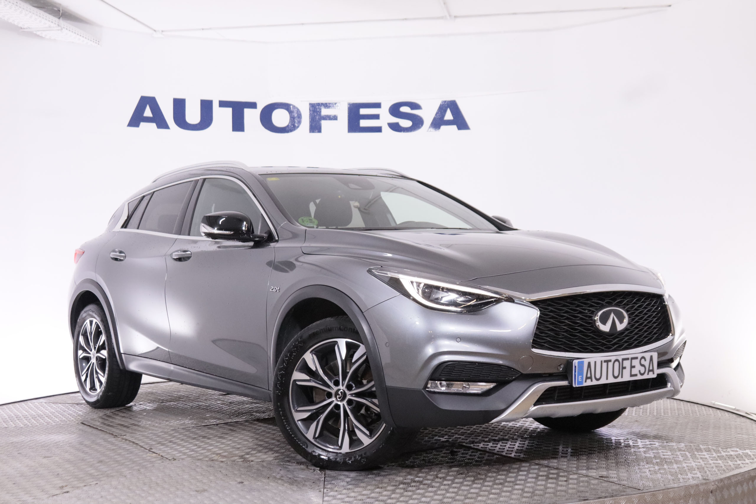 Infiniti Qx30 2.0T PREMIUM TECH AWD AUTO 211CV 5P # CUERO, TECHO PANORAMICO, NAVY foto 3