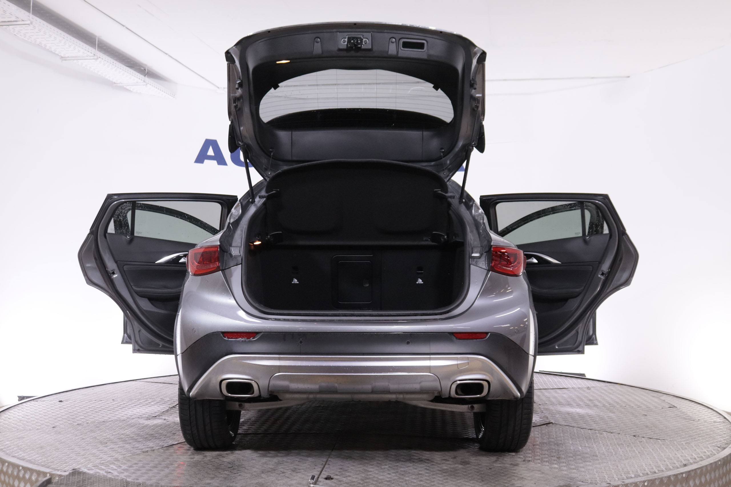 Infiniti Qx30 2.0T PREMIUM TECH AWD AUTO 211CV 5P # CUERO, TECHO PANORAMICO, NAVY foto 13